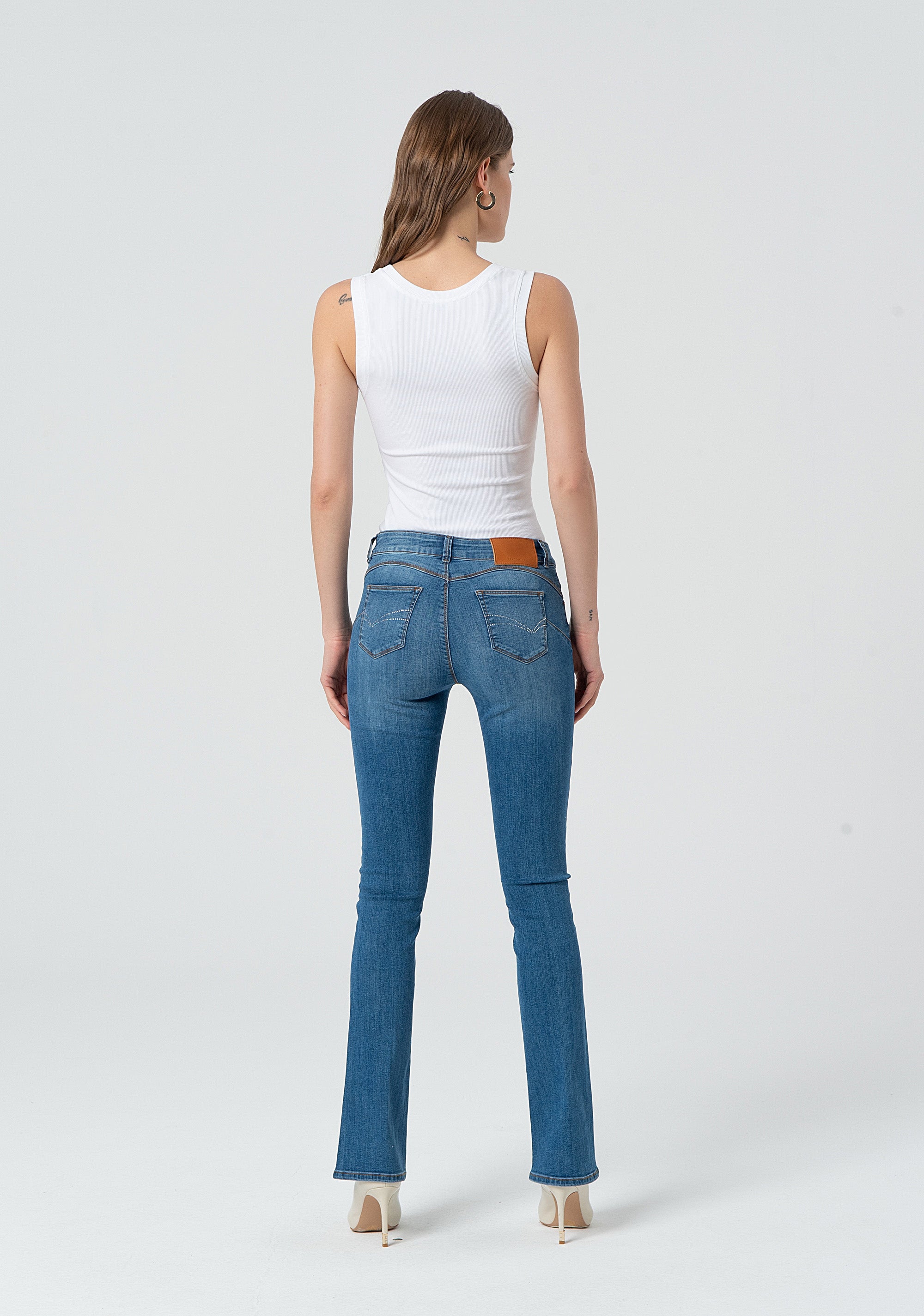 Jeans bootcut effetto push up in denim con lavaggio medio bleached FP25SV8020D46002-258 Fracomina