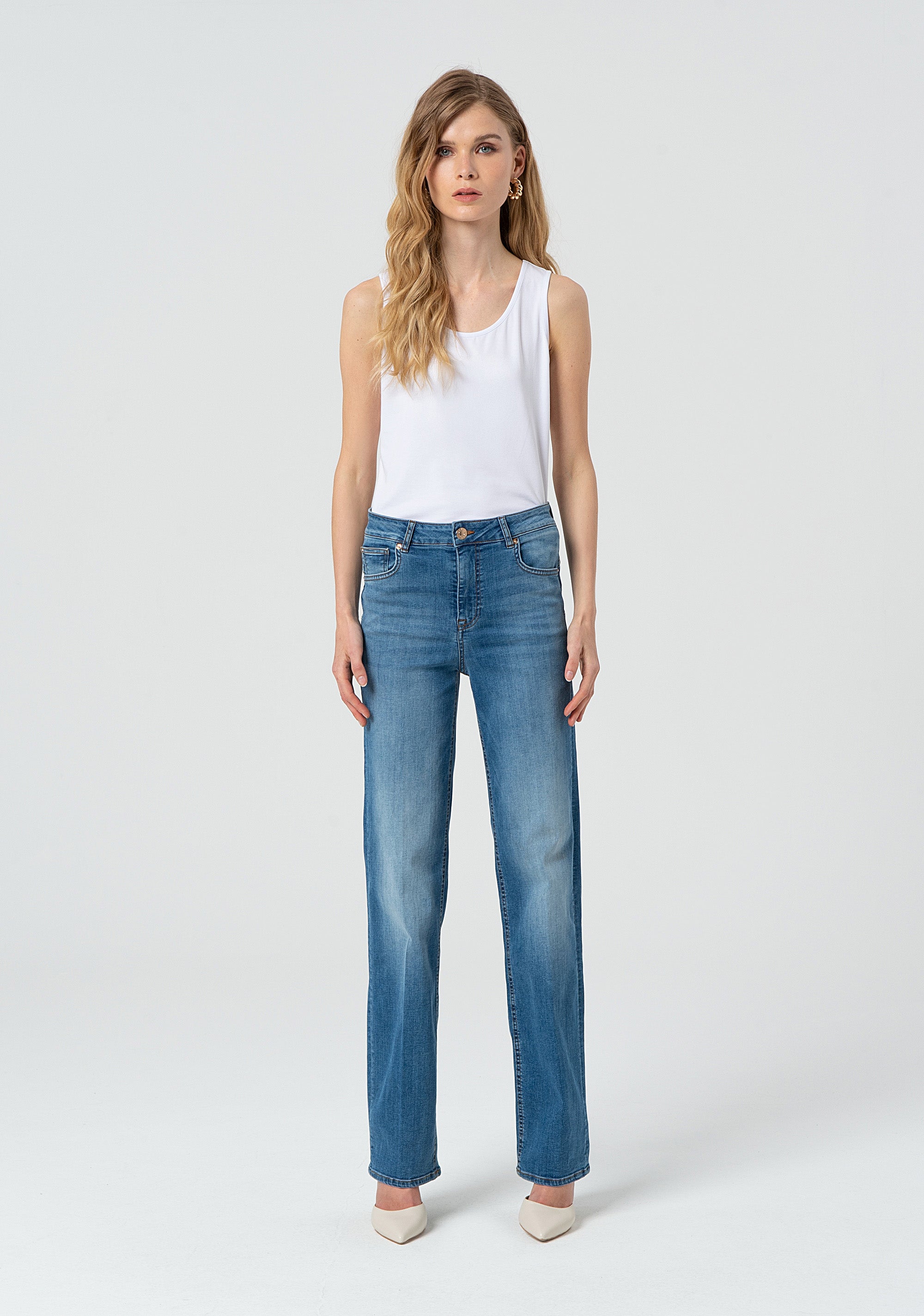 Jeans straight effetto push up in denim con lavaggio medio bleached FP25SV8050D46002-258 Fracomina