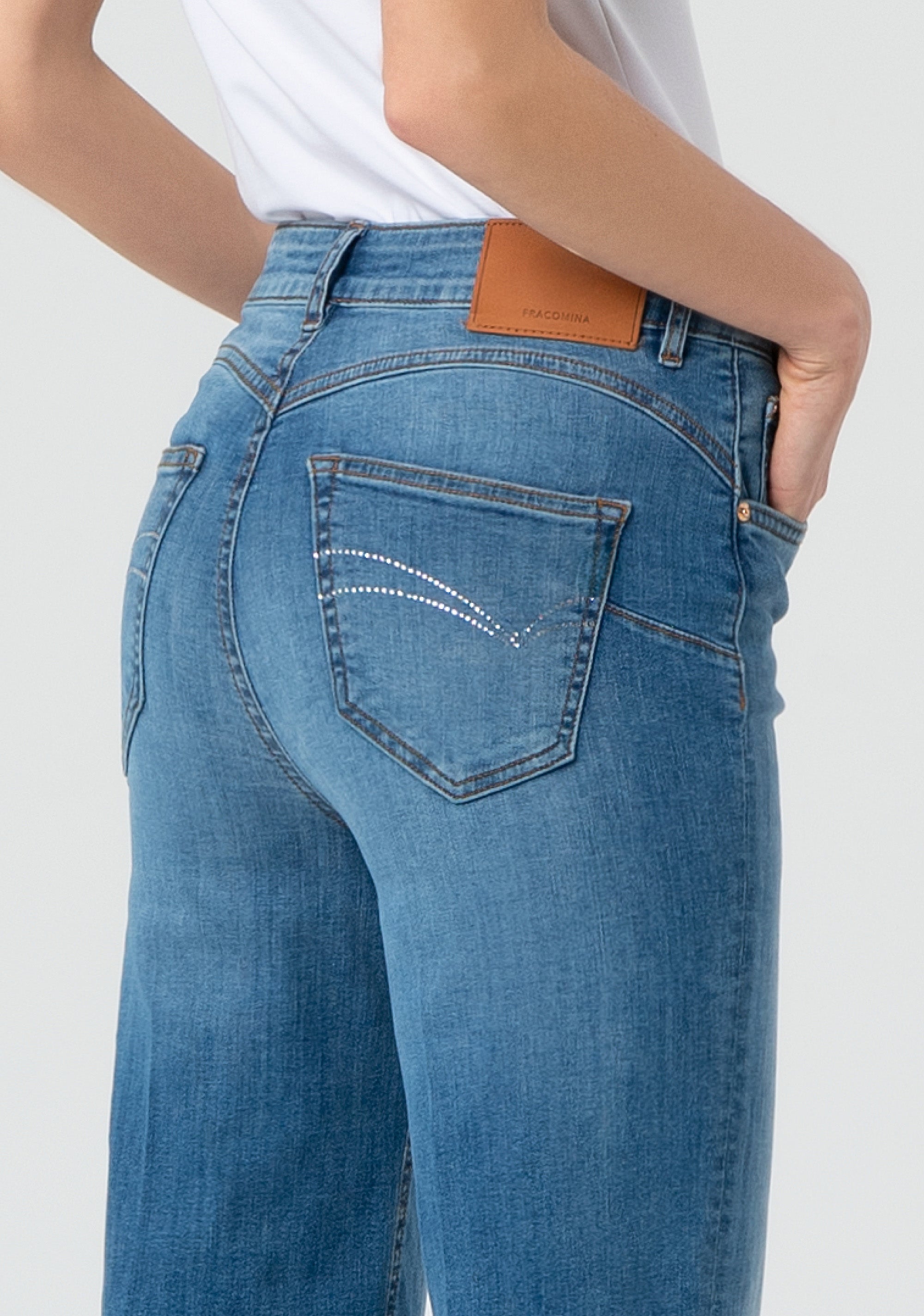 Jeans straight effetto push up in denim con lavaggio medio bleached FP25SV8050D46002-258 Fracomina