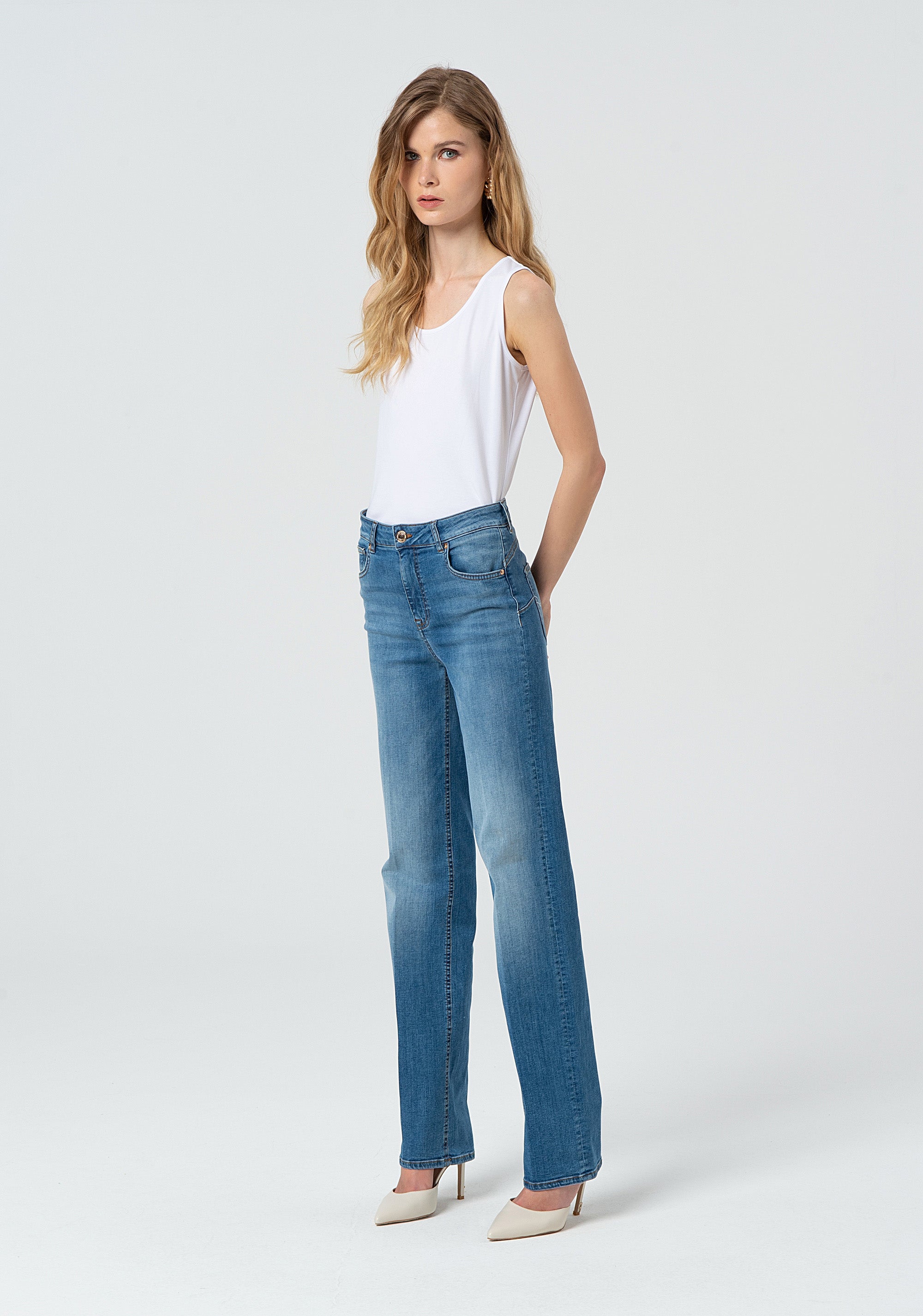 Jeans straight effetto push up in denim con lavaggio medio bleached FP25SV8050D46002-258 Fracomina