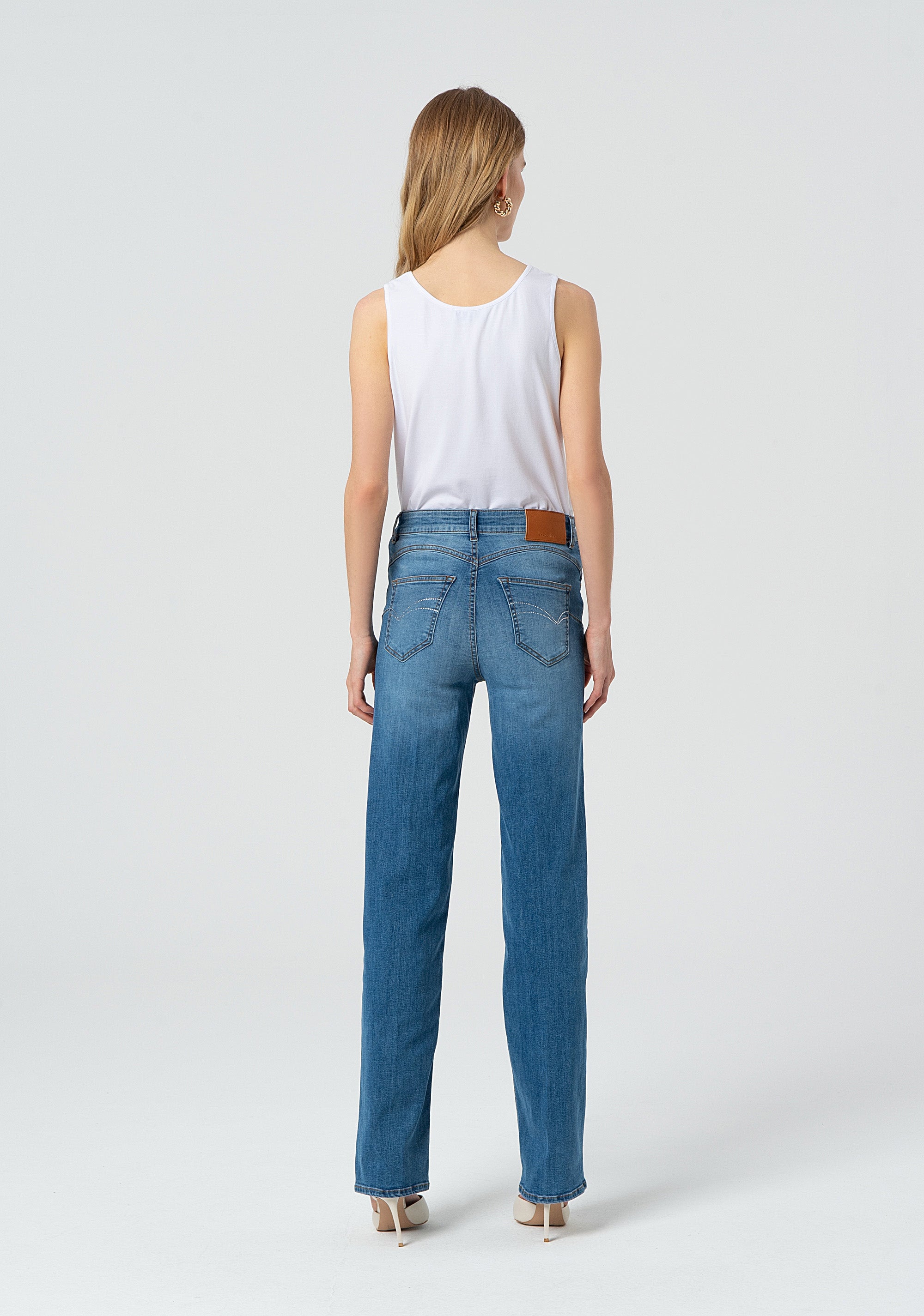 Jeans straight effetto push up in denim con lavaggio medio bleached FP25SV8050D46002-258 Fracomina