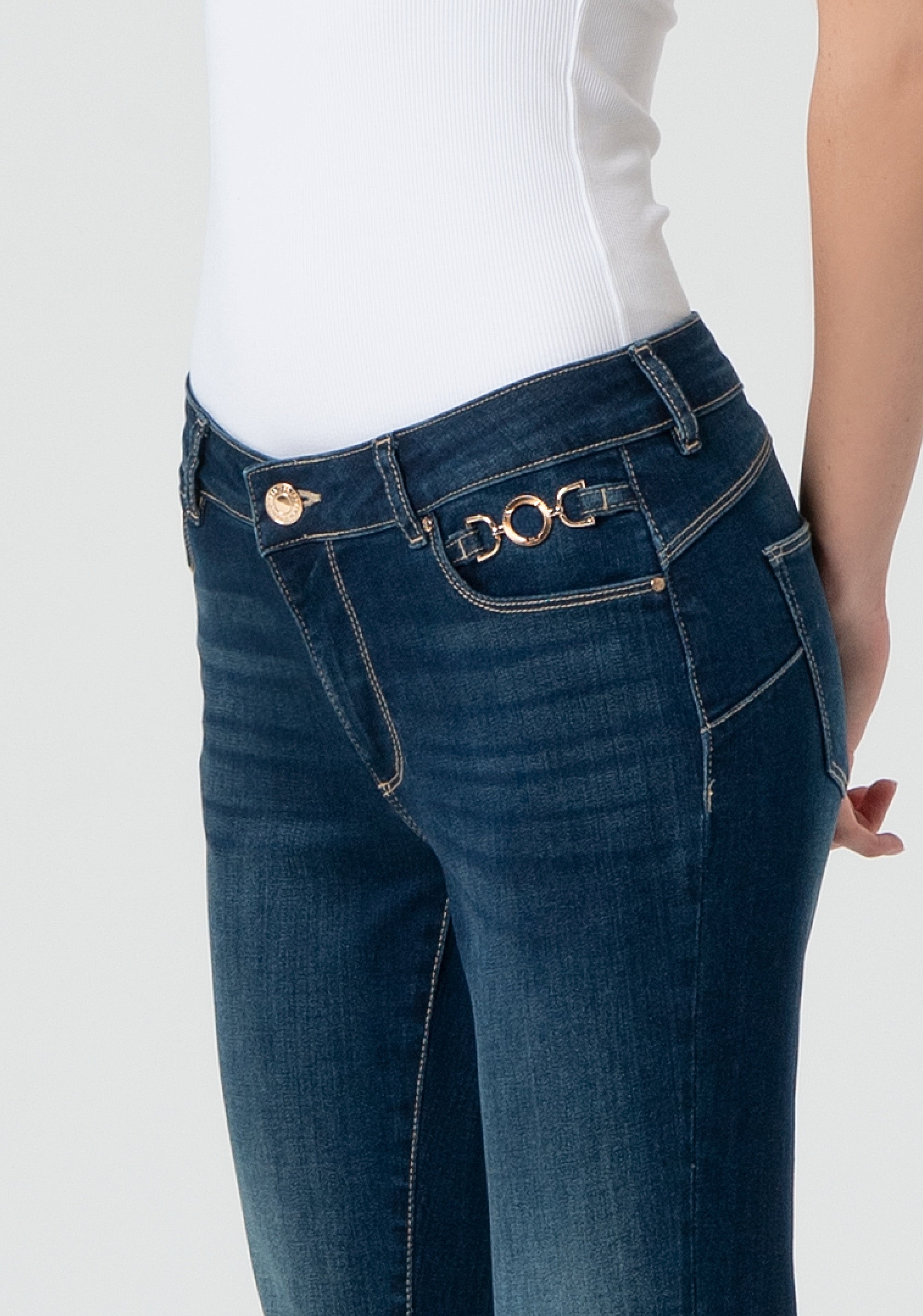 Jeans cropped effetto push up in denim con lavaggio scuro FP25SV9002D46001-117 Fracomina