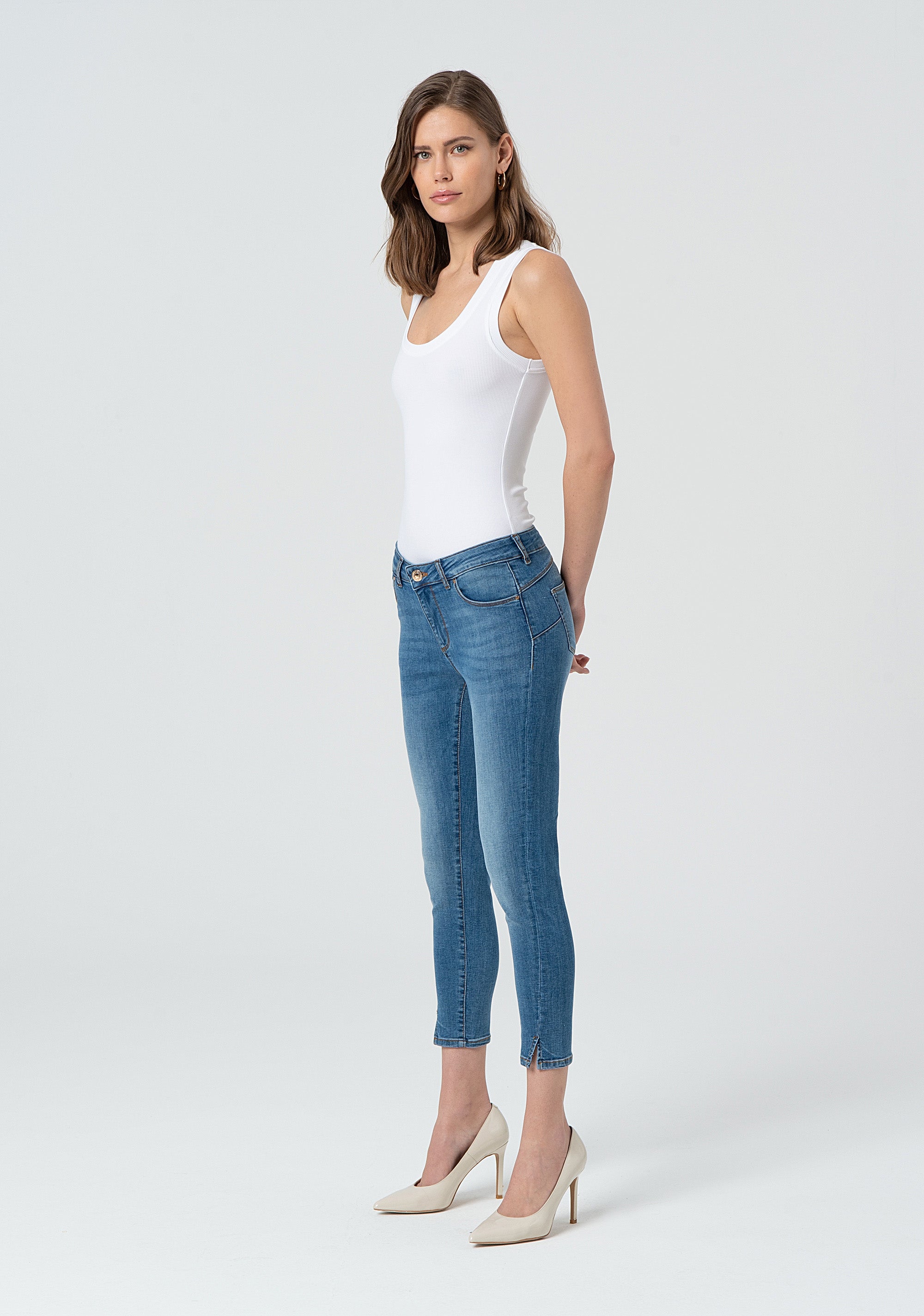 Jeans cropped effetto push up in denim con lavaggio medio FP25SV9002D46002-258 Fracomina