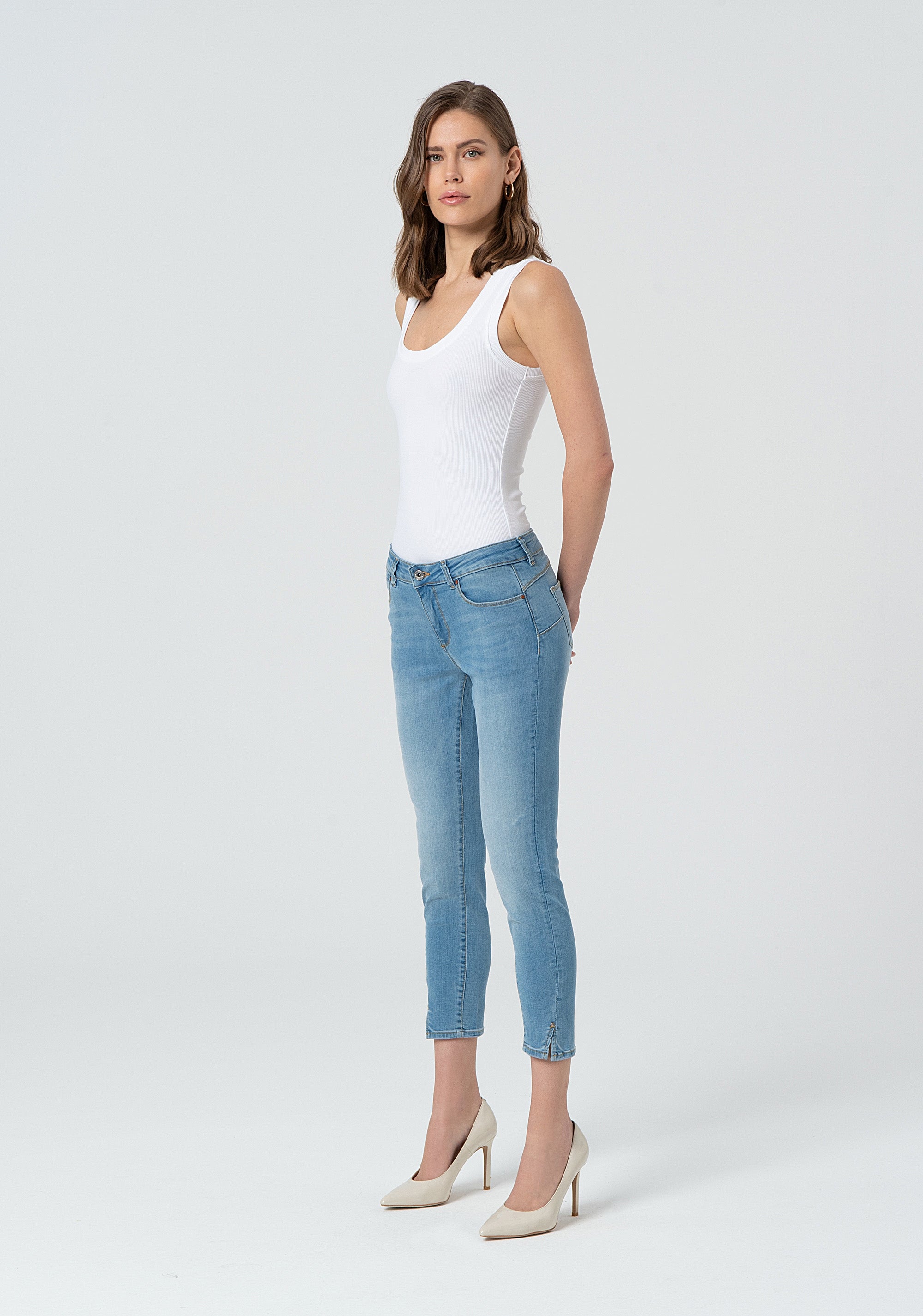 Jeans cropped effetto push up in denim con lavaggio chiaro FP25SV9002D46003-062 Fracomina