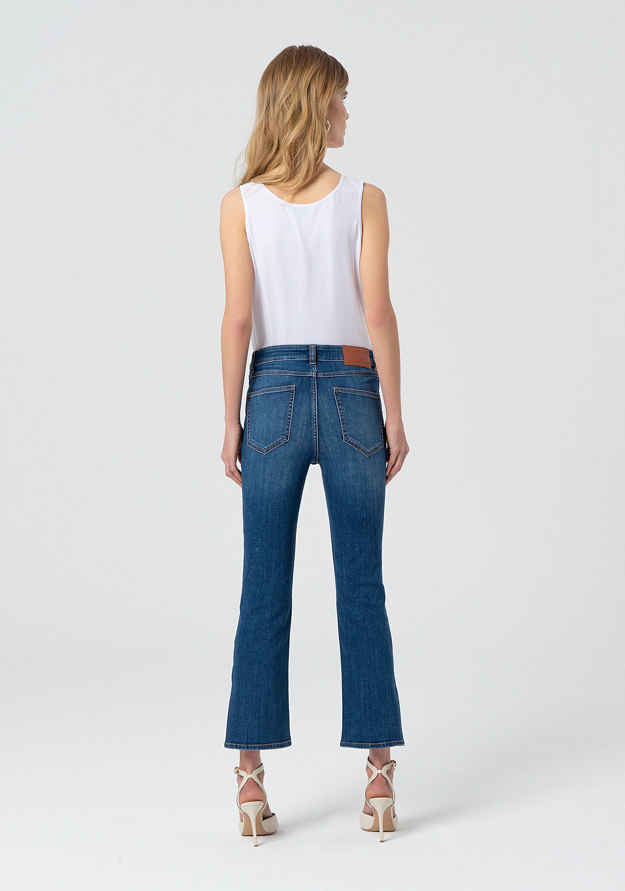 Jeans cropped bootcut effetto push up in denim con lavaggio scuro FP25SV9005D46093-349 Fracomina