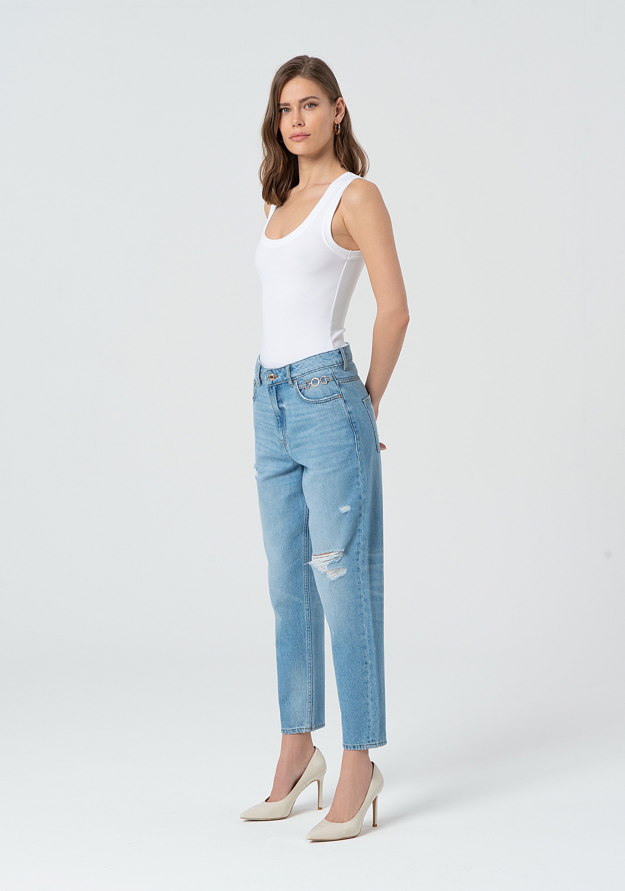 Jeans carrot mom fit in denim con lavaggio chiaro FP25SVD005D419R4-428 Fracomina