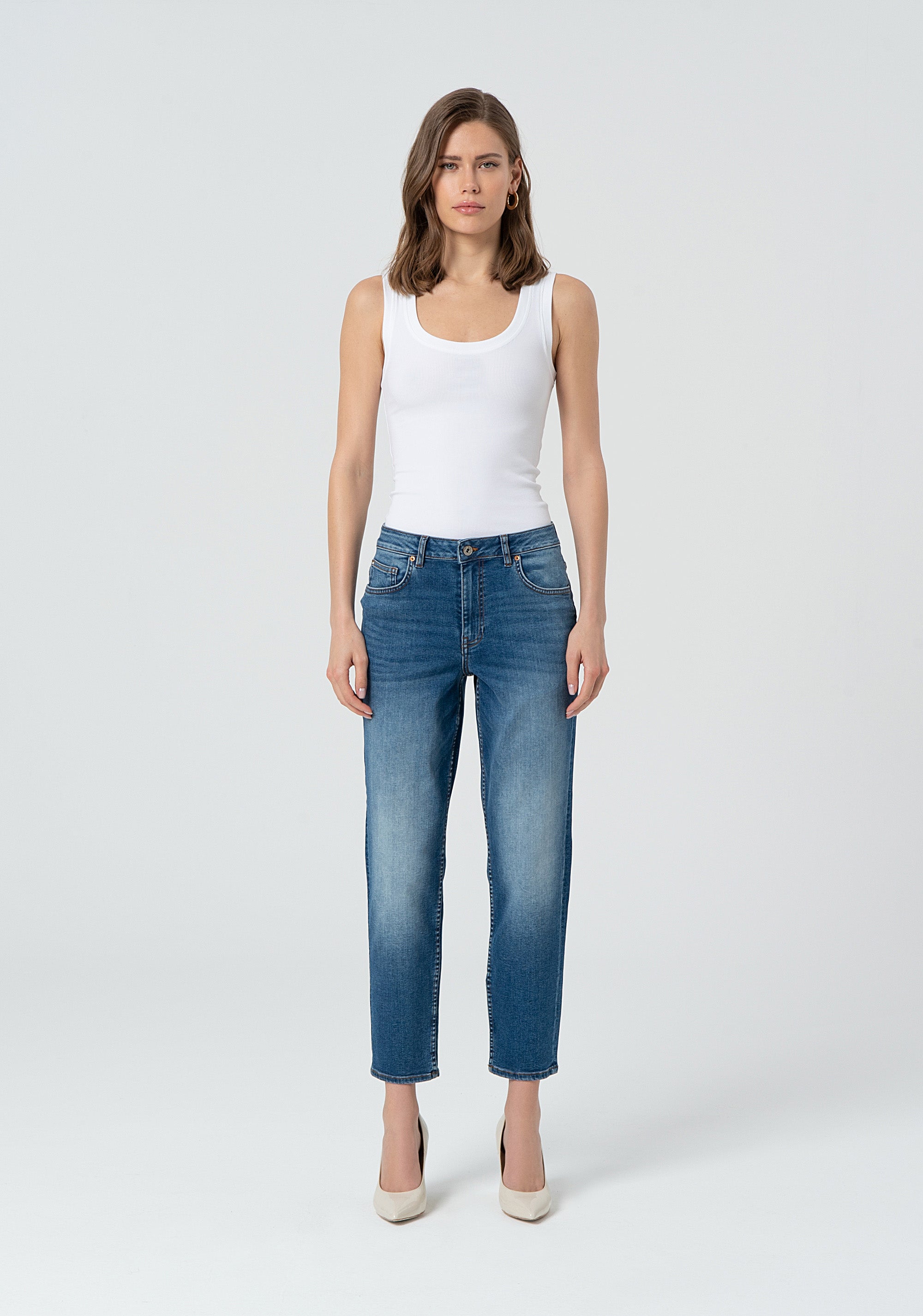 Jeans carrot mom fit in denim con lavaggio scuro FP25SVD005D42002-349 Fracomina