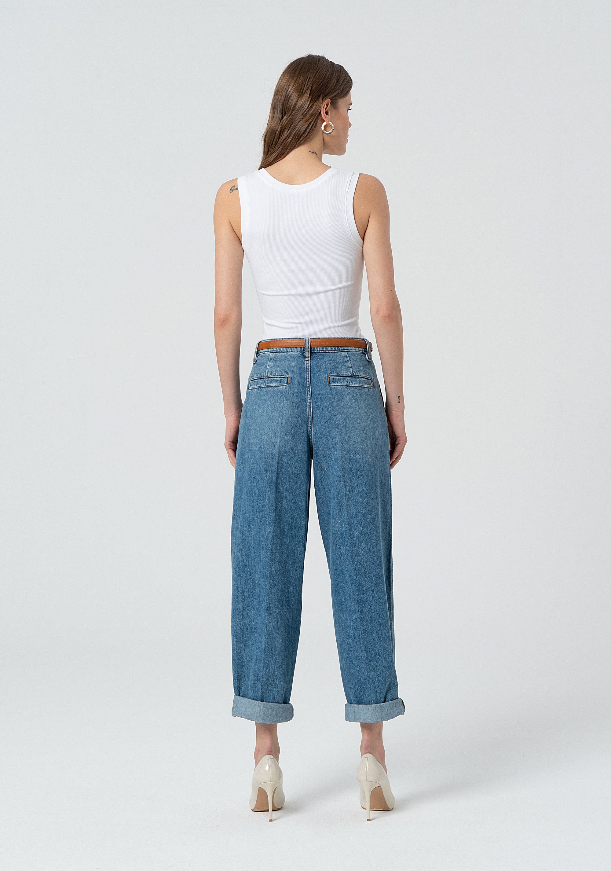 Jeans carrot in denim con lavaggio medio FP25SVD014D41902-258 Fracomina