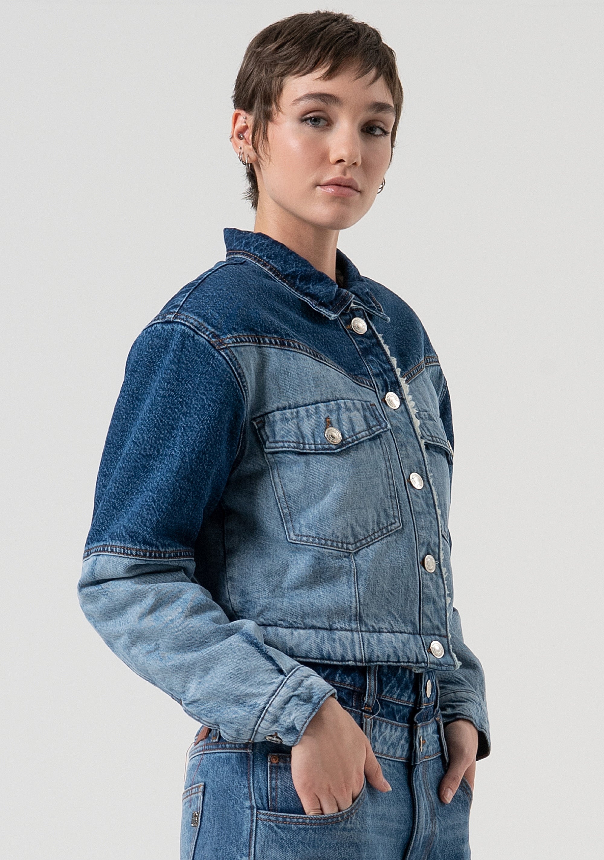 Giacca imbottita regular in denim con lavaggio vintage FP25WJ4008D41993-T63 Fracomina