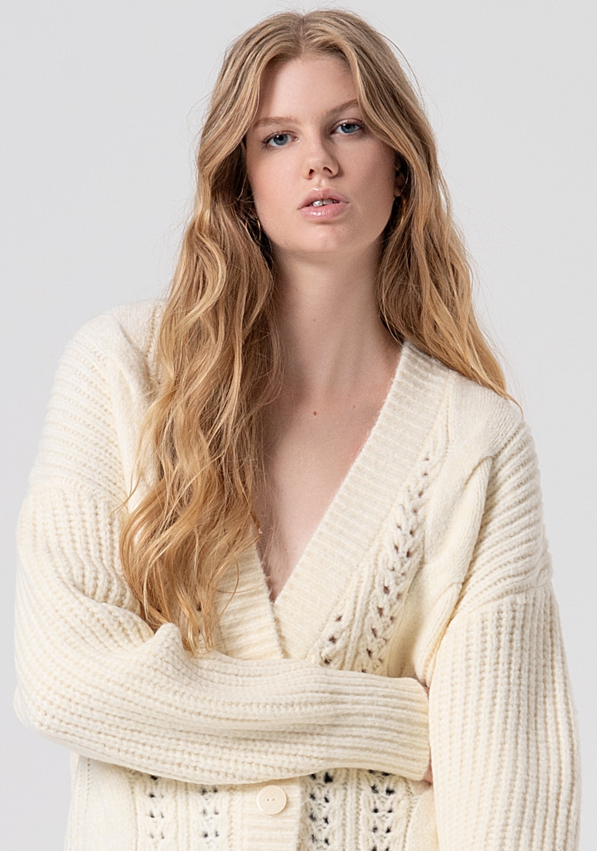 Cardigan in maglia a trecce e trafori