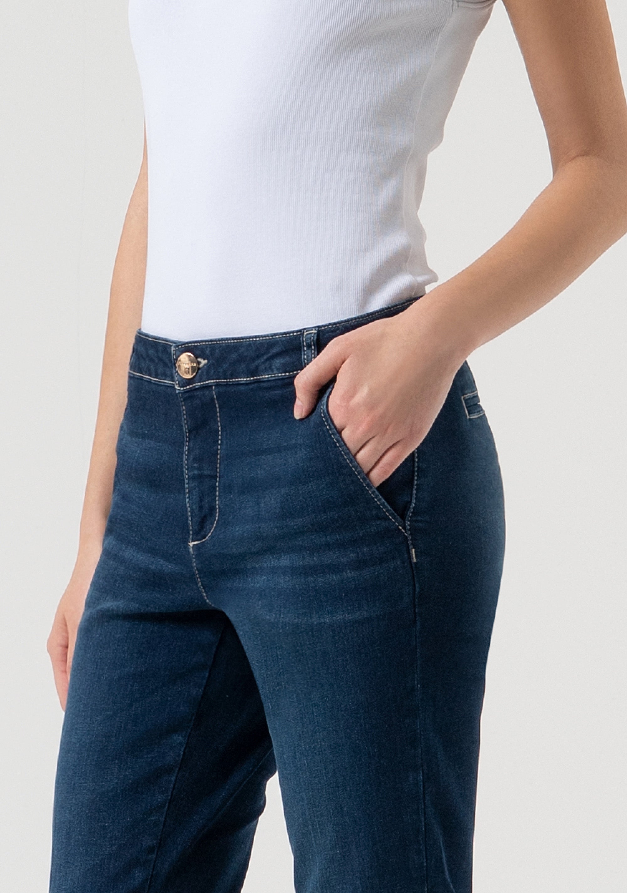 Jeans slim modello chino in denim con lavaggio medio FP25WV4001D46093-117 Fracomina