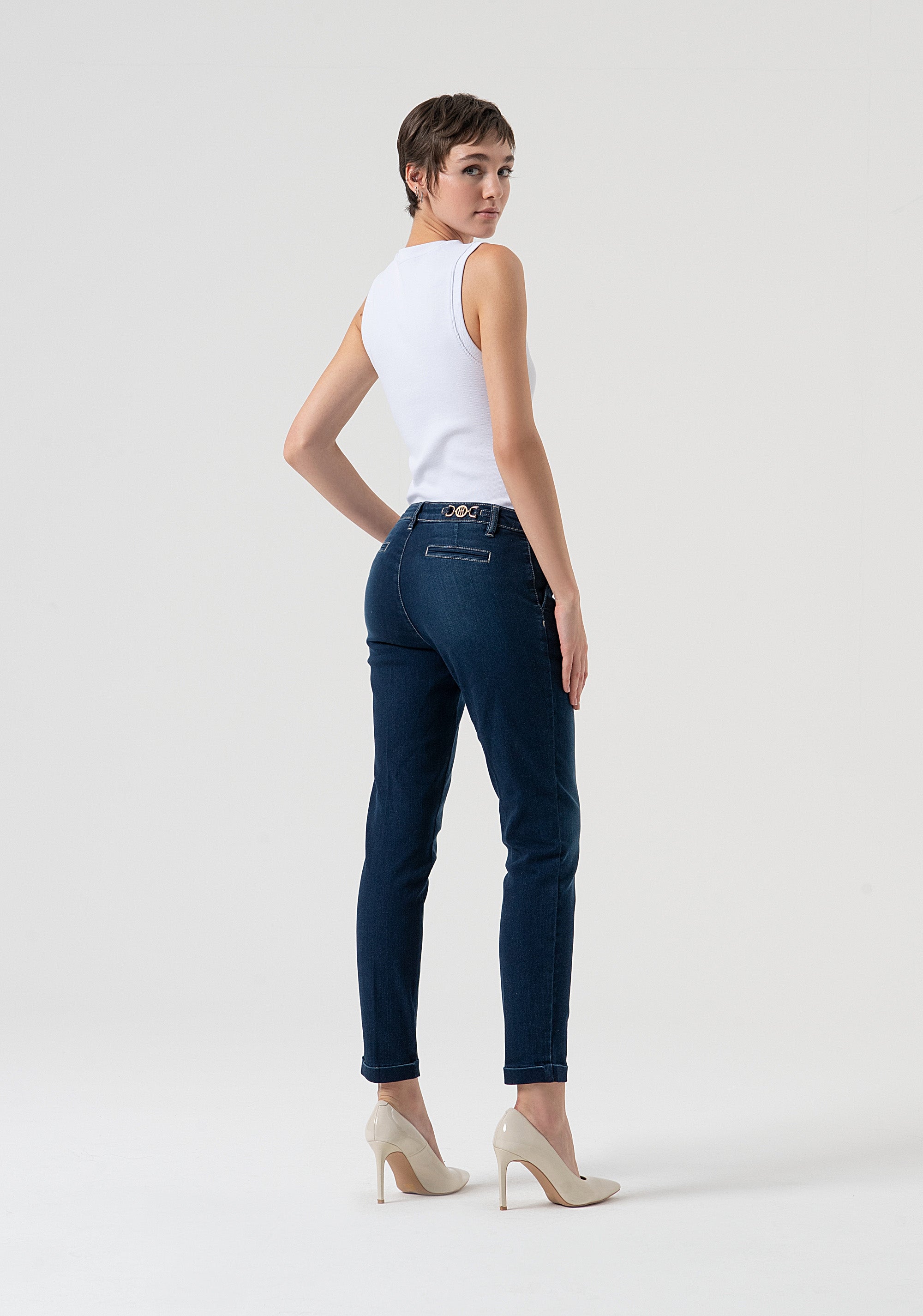 Jeans slim modello chino in denim con lavaggio medio FP25WV4001D46093-117 Fracomina