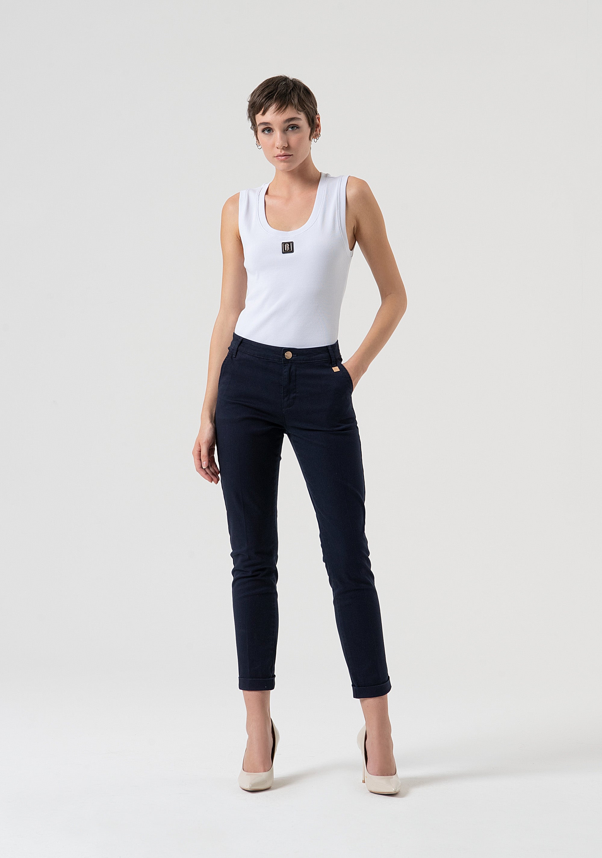 Pantalone slim modello chino in raso FP25WV4001W72001-117 Fracomina