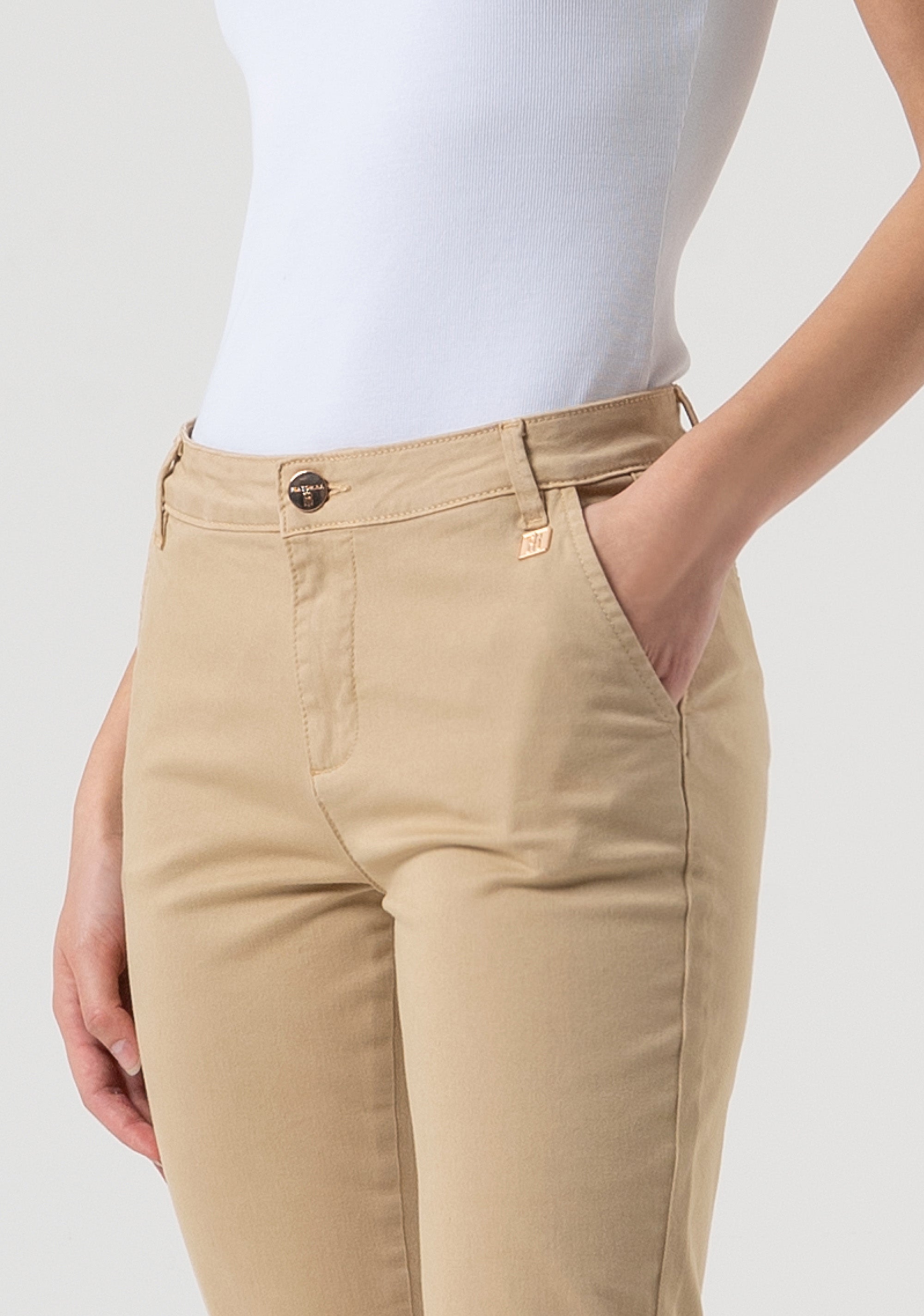Pantalone slim modello chino in raso FP25WV4001W72001-L20 Fracomina