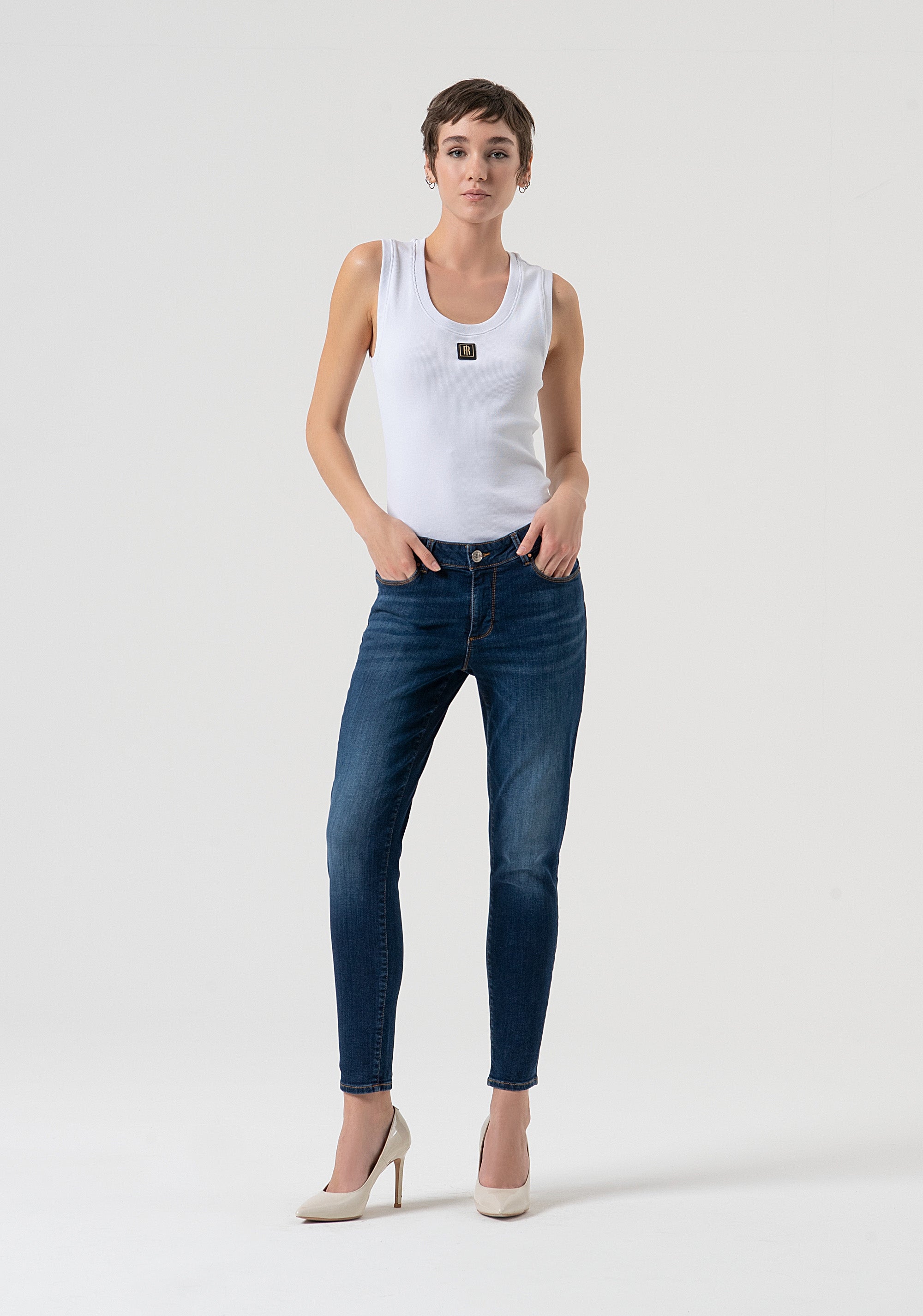 Jeans slim effetto push up in denim stretch con lavaggio medio FP25WV8000D46002-987 Fracomina