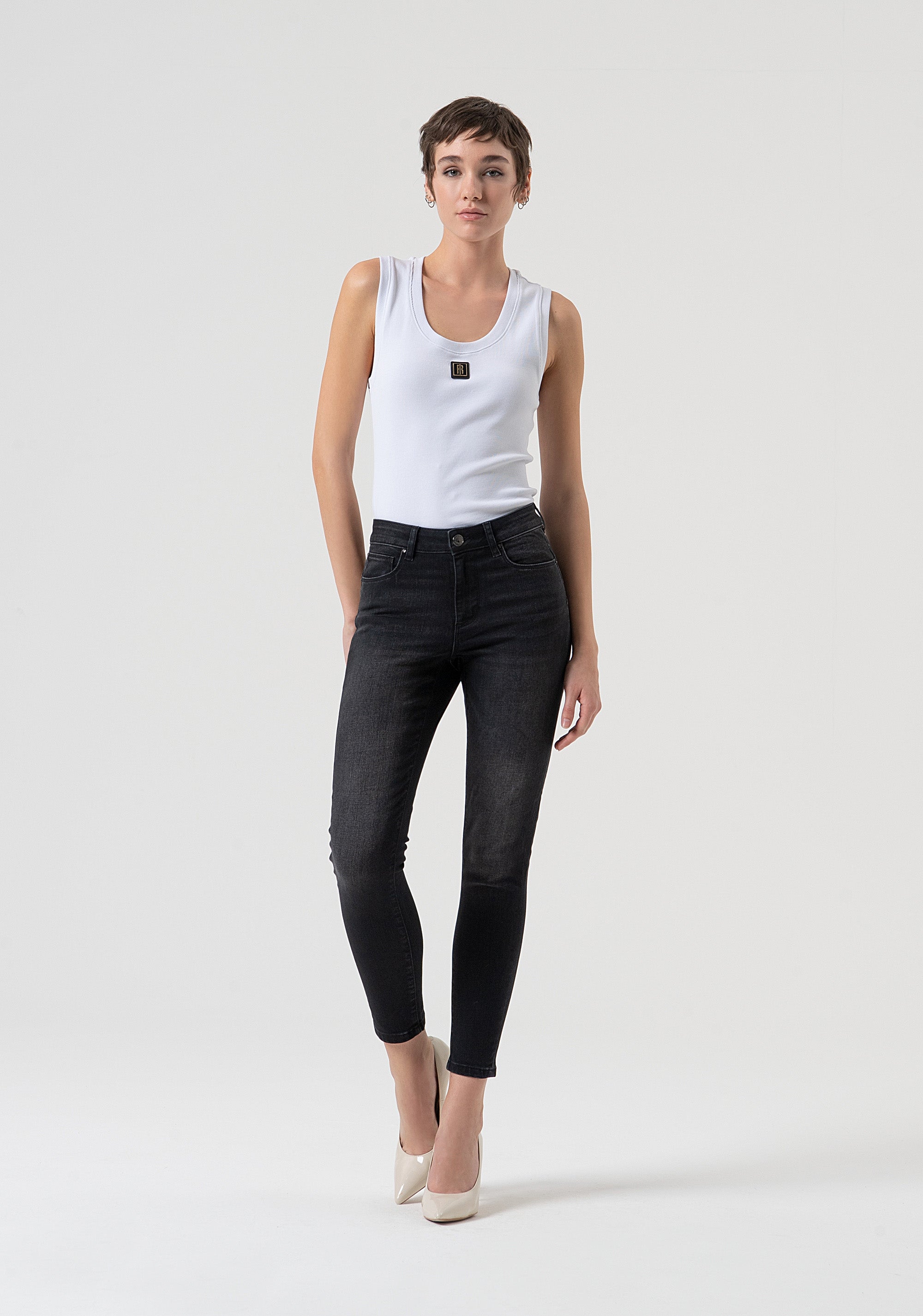 Jeans slim effetto push up in denim black con lavaggio vintage FP25WV8000D46404-H21 Fracomina