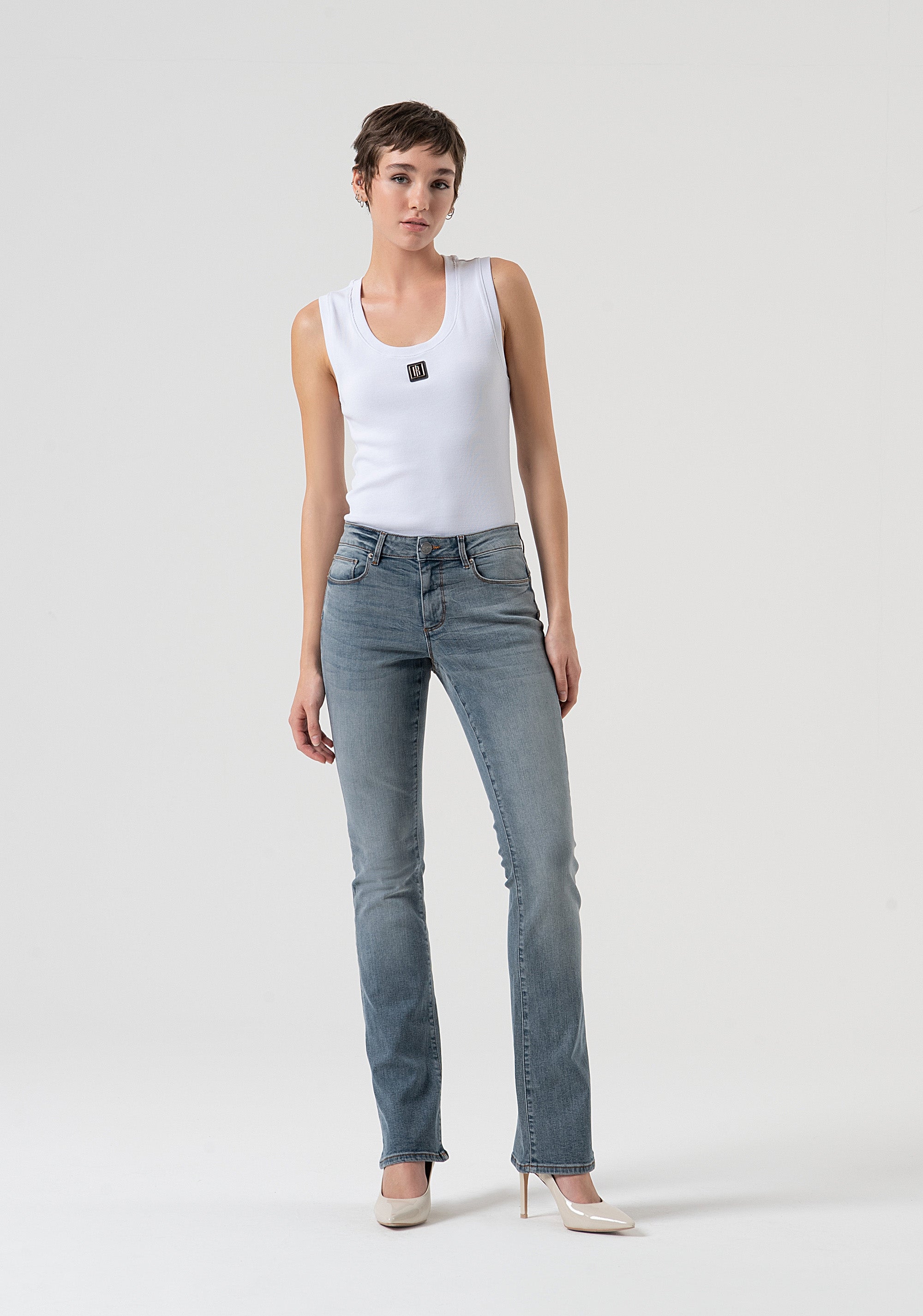Jeans bootcut effetto push up in denim blu gray con lavaggio medio FP25WV8020D46093-C41 Fracomina