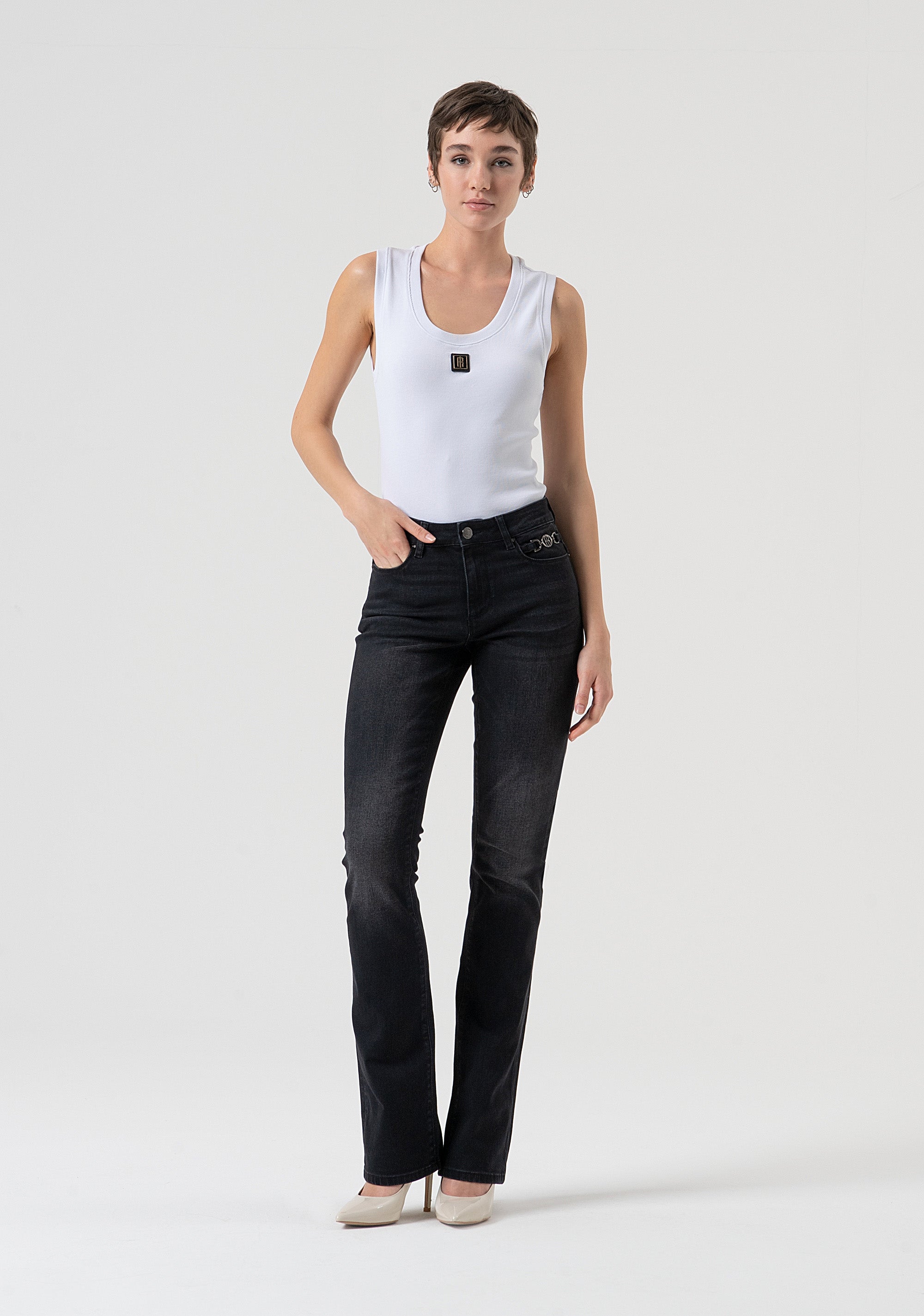 Jeans bootcut effetto push up in denim nero con lavaggio scuro FP25WV8020D46404-H21 Fracomina