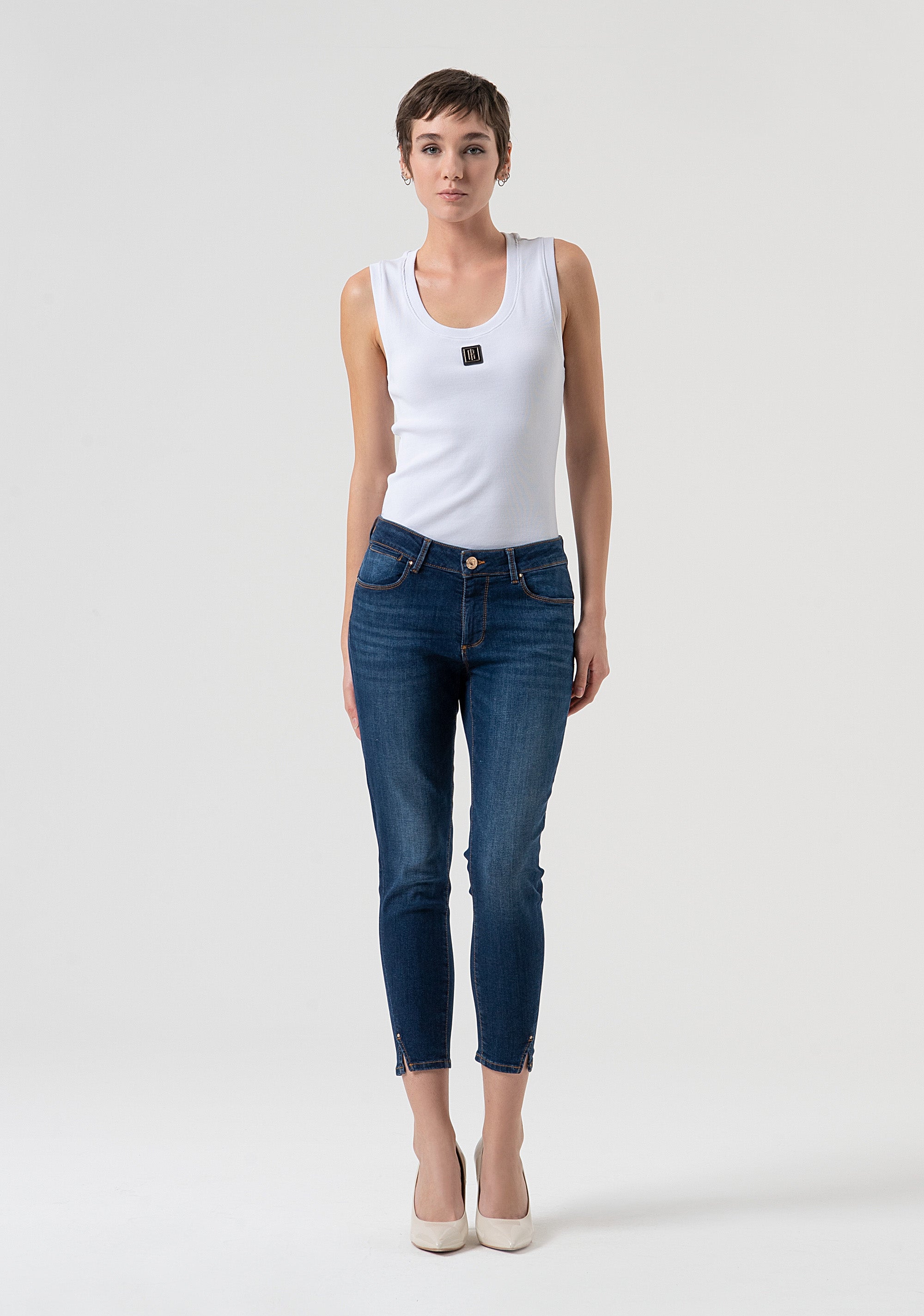 Jeans slim cropped effetto push up in denim con lavaggio medio FP25WV9002D46002-987 Fracomina