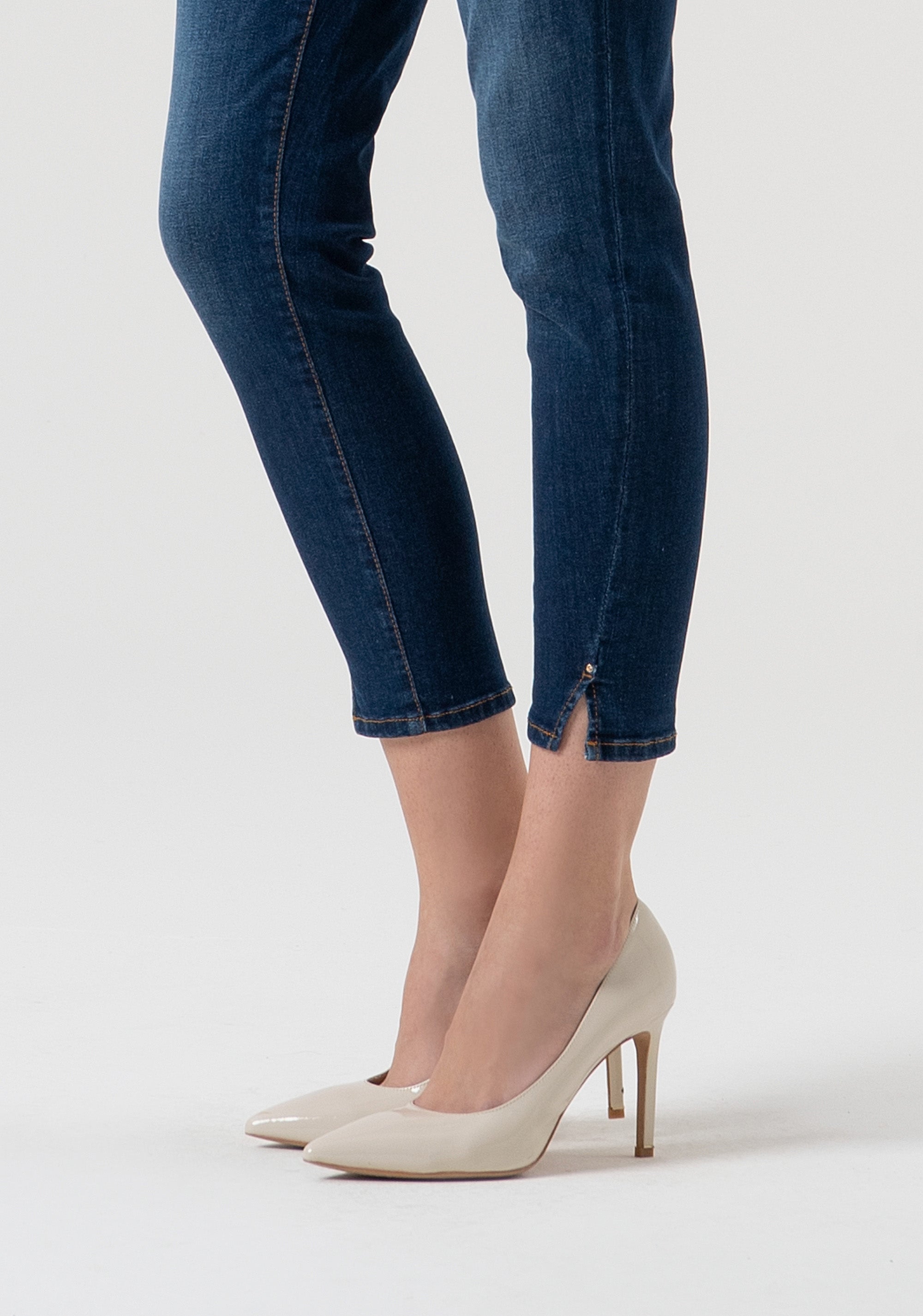 Jeans slim cropped effetto push up in denim con lavaggio medio FP25WV9002D46002-987 Fracomina