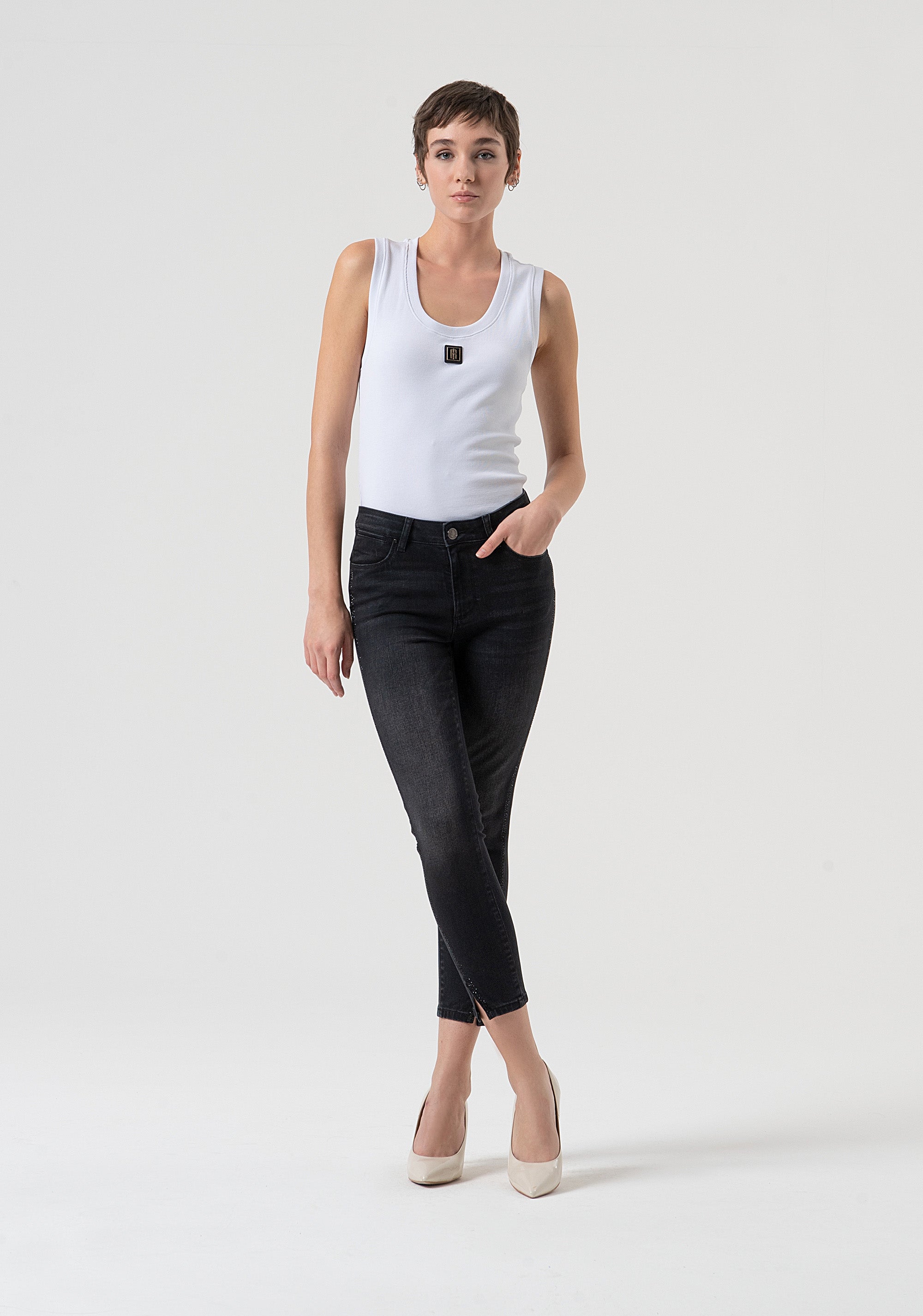 Jeans slim cropped effetto push up in denim nero con lavaggio scuro FP25WV9002D46404-H21 Fracomina