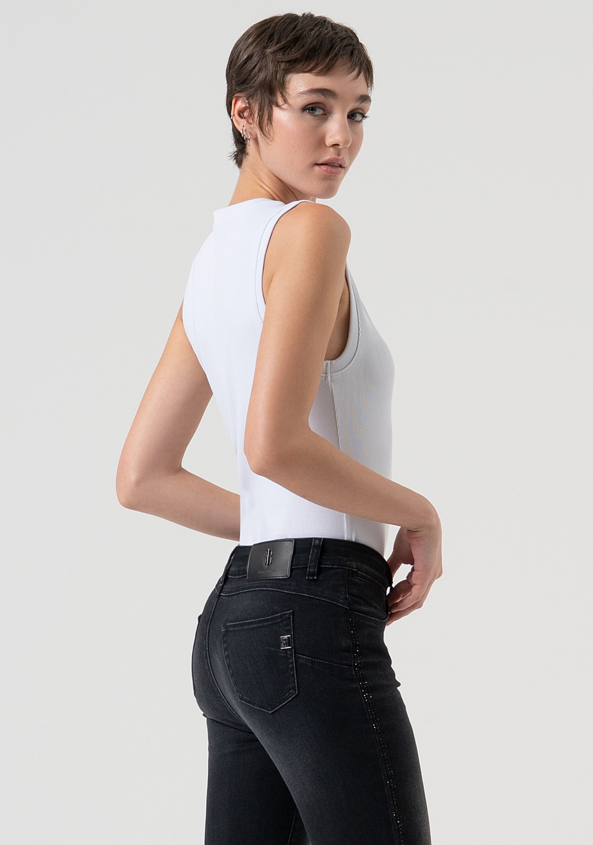 Jeans slim cropped effetto push up in denim nero con lavaggio scuro FP25WV9002D46404-H21 Fracomina