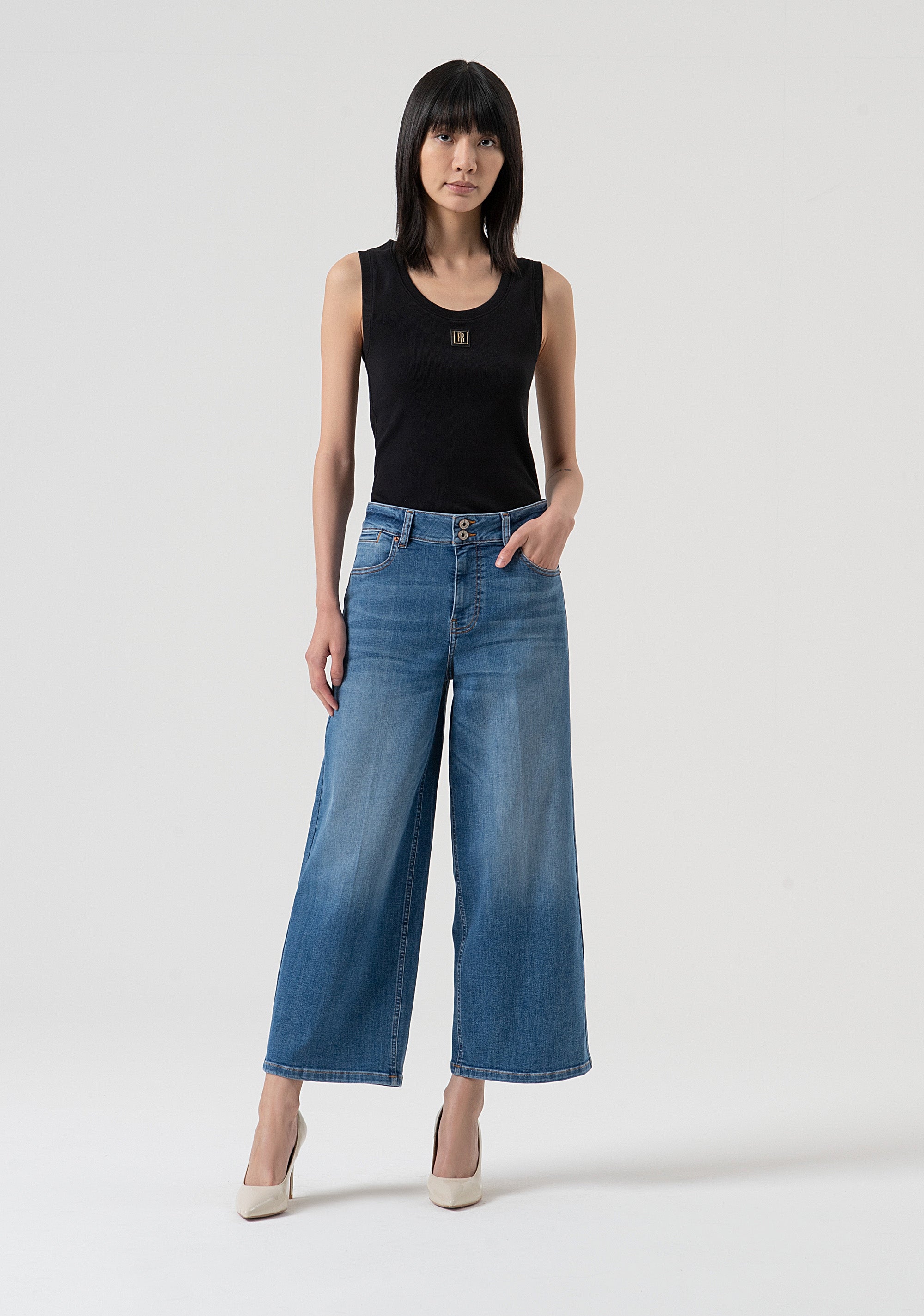 Jeans cropped in denim stretch con lavaggio medio FP25WVB004D46093-349 Fracomina