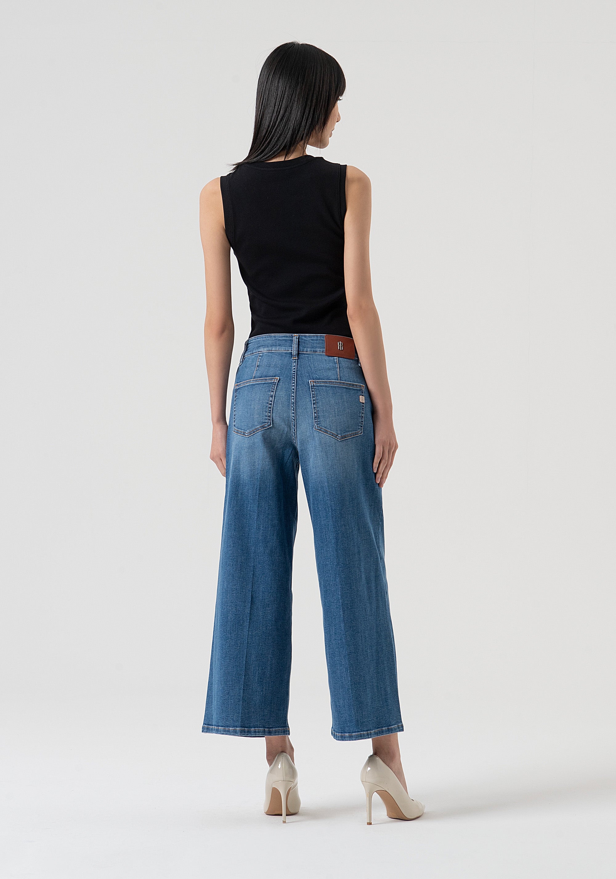 Jeans cropped in denim stretch con lavaggio medio FP25WVB004D46093-349 Fracomina