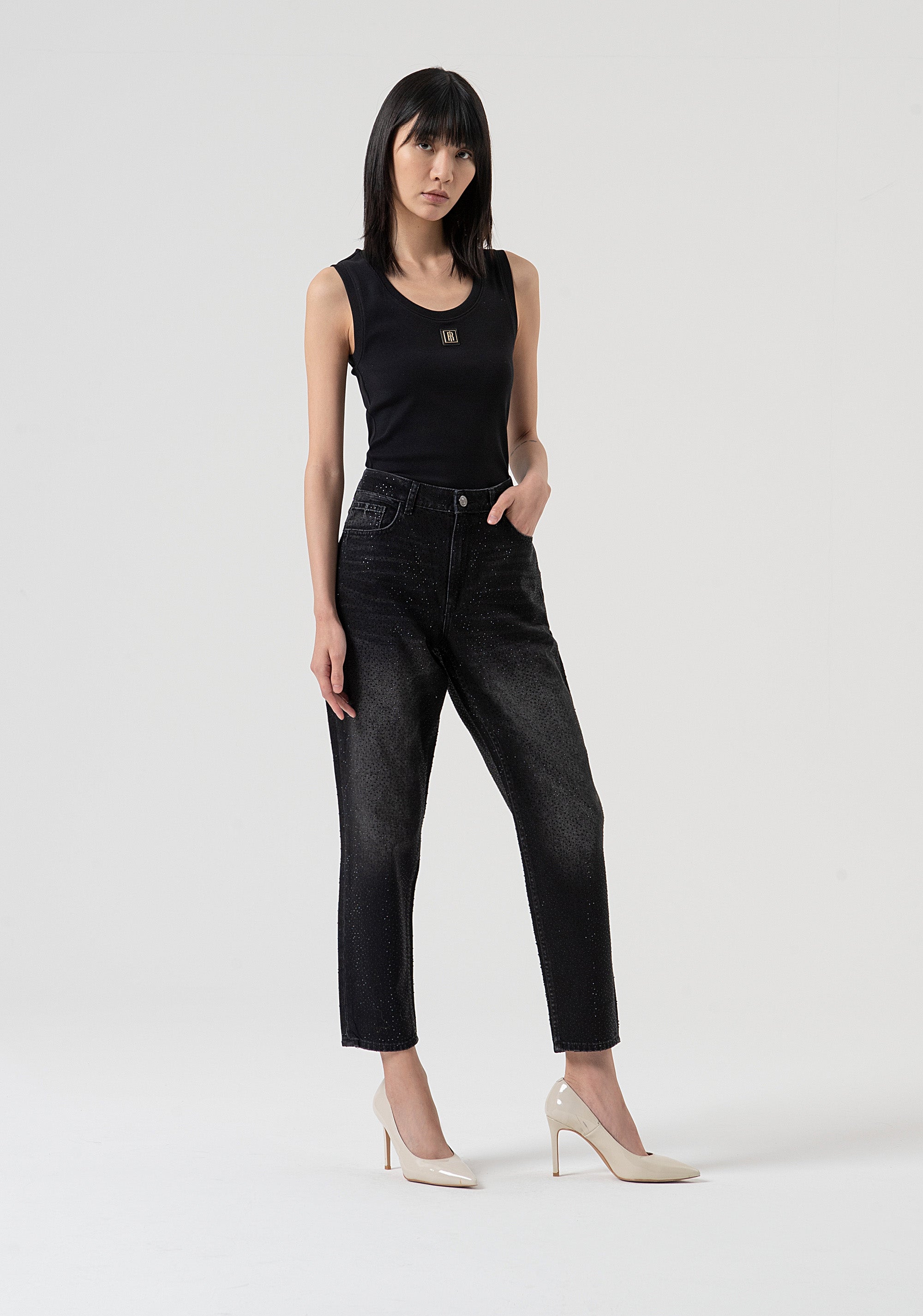 Jeans carrot mom fit in denim nero con lavaggio scuro FP25WVD005D41904-H21 Fracomina