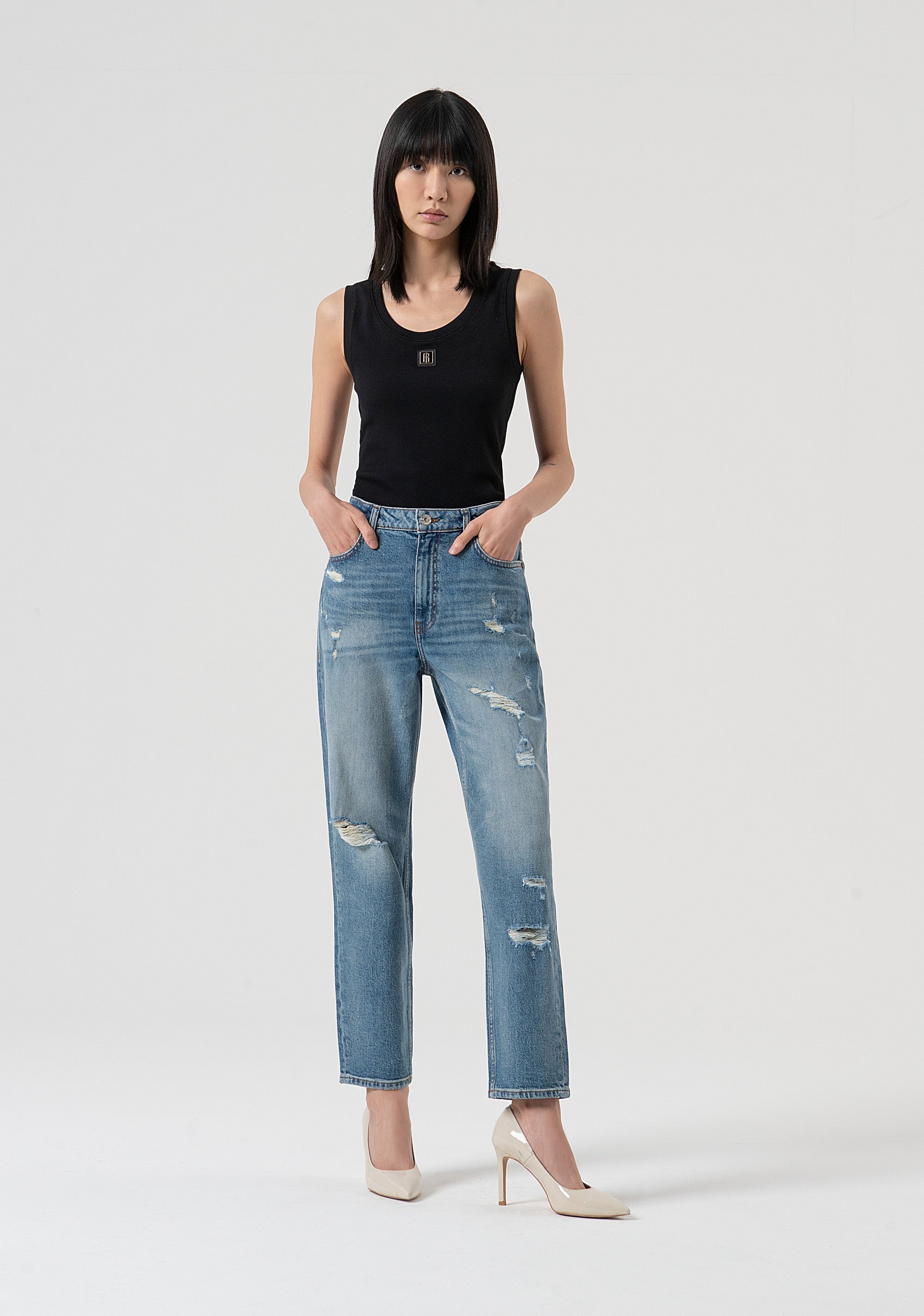 Jeans carrot mom fit in denim con lavaggio destroyed FP25WVD005D45093-337 Fracomina