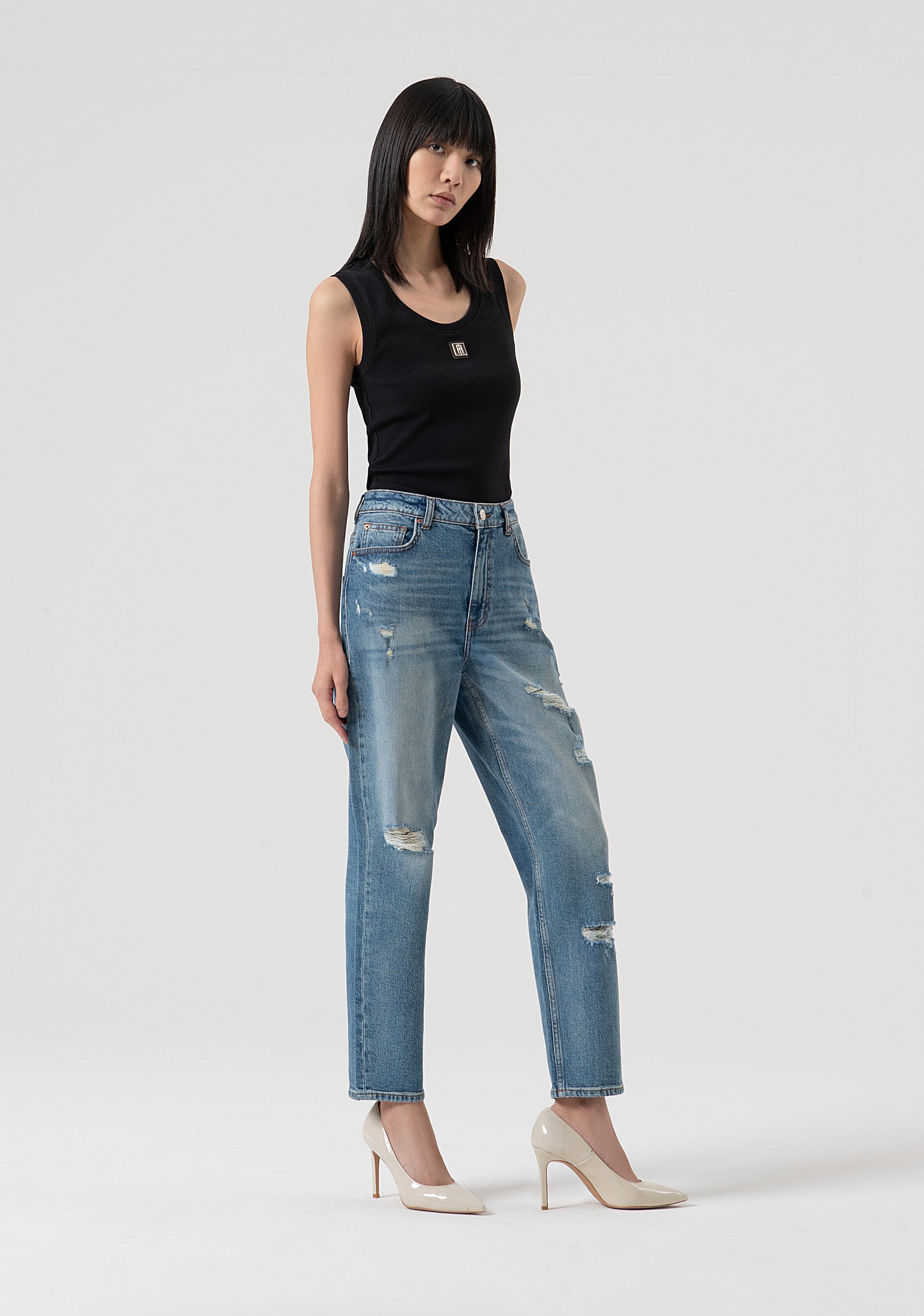 Jeans carrot mom fit in denim con lavaggio destroyed FP25WVD005D45093-337 Fracomina