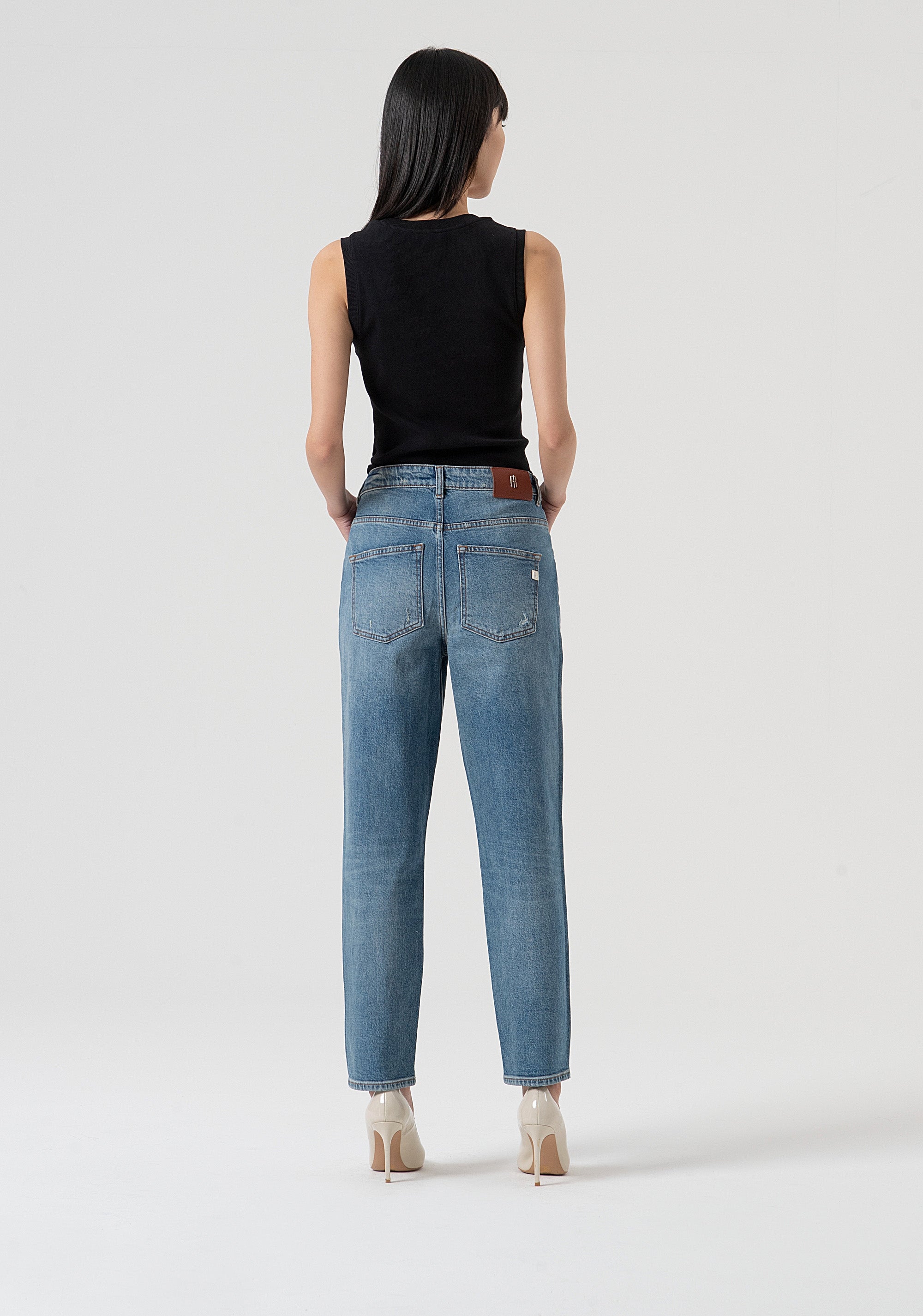 Jeans carrot mom fit in denim con lavaggio destroyed FP25WVD005D45093-337 Fracomina