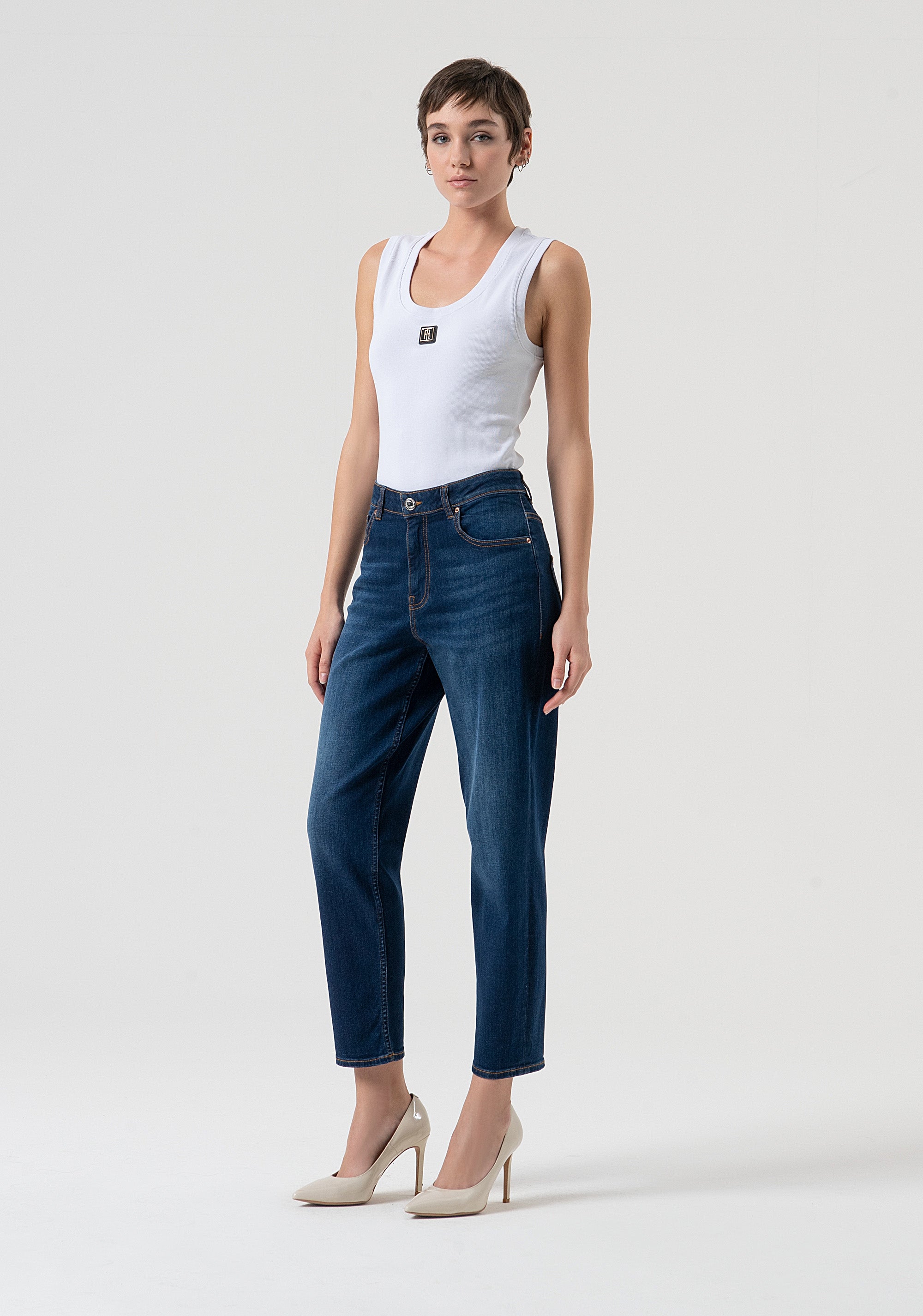 Jeans carrot mom fit in denim con lavaggio medio FP25WVD005D46002-987 Fracomina