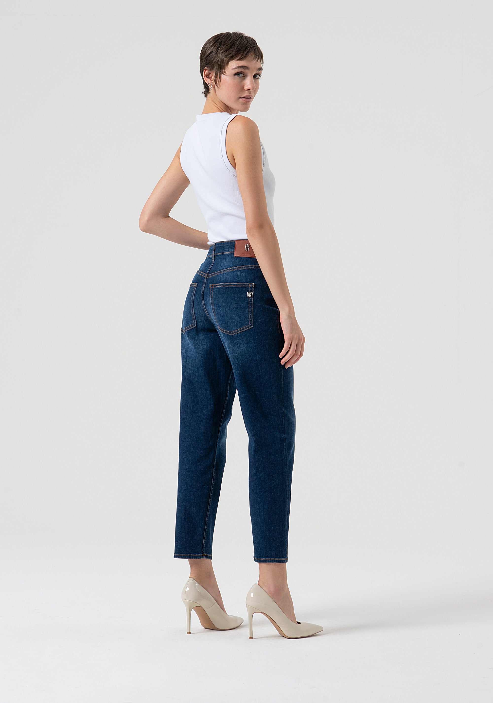 Jeans carrot mom fit in denim con lavaggio medio FP25WVD005D46002-987 Fracomina