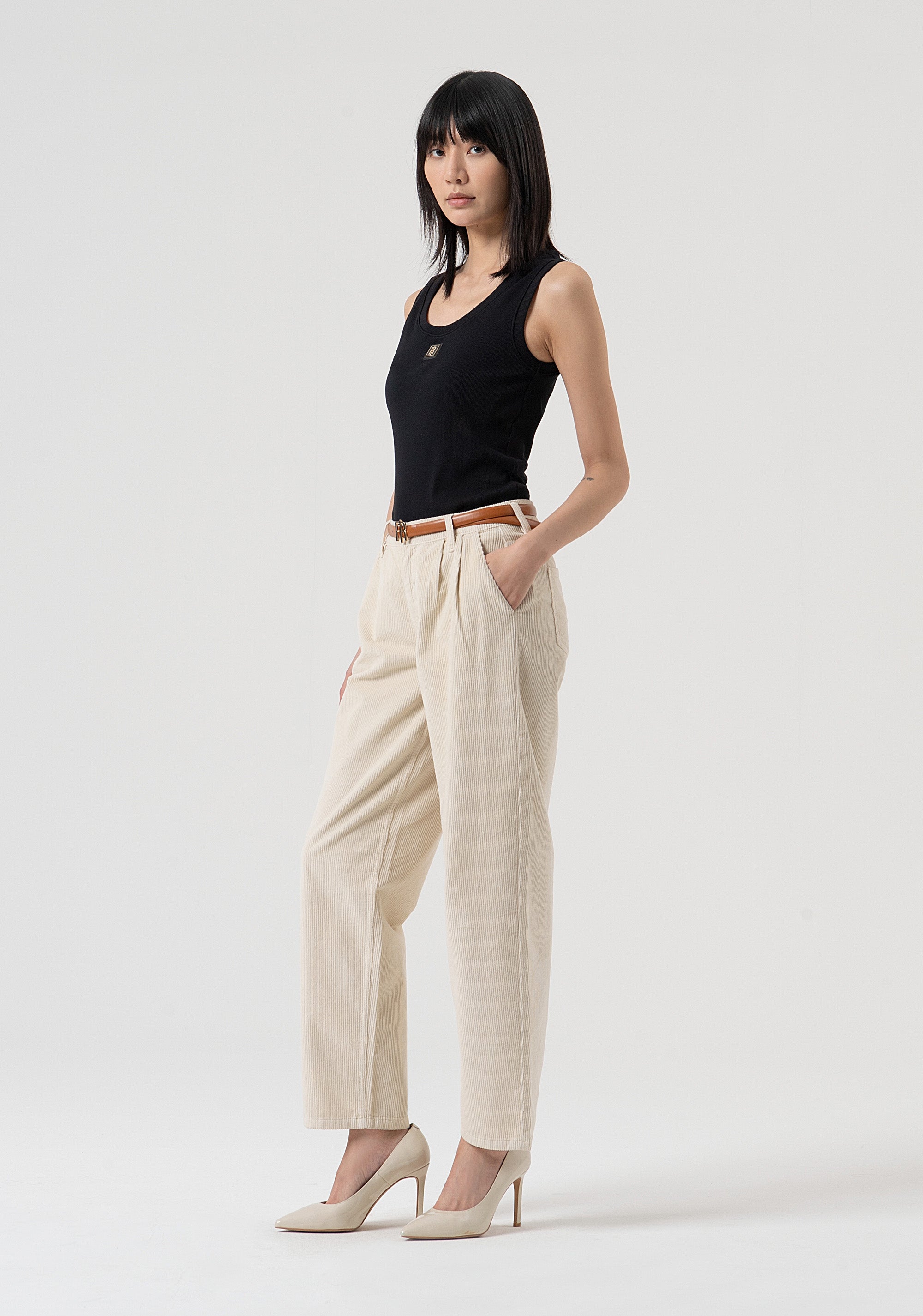 Pantalone carrot in velluto con cintura abbinata FP25WVD014W56701-508 Fracomina