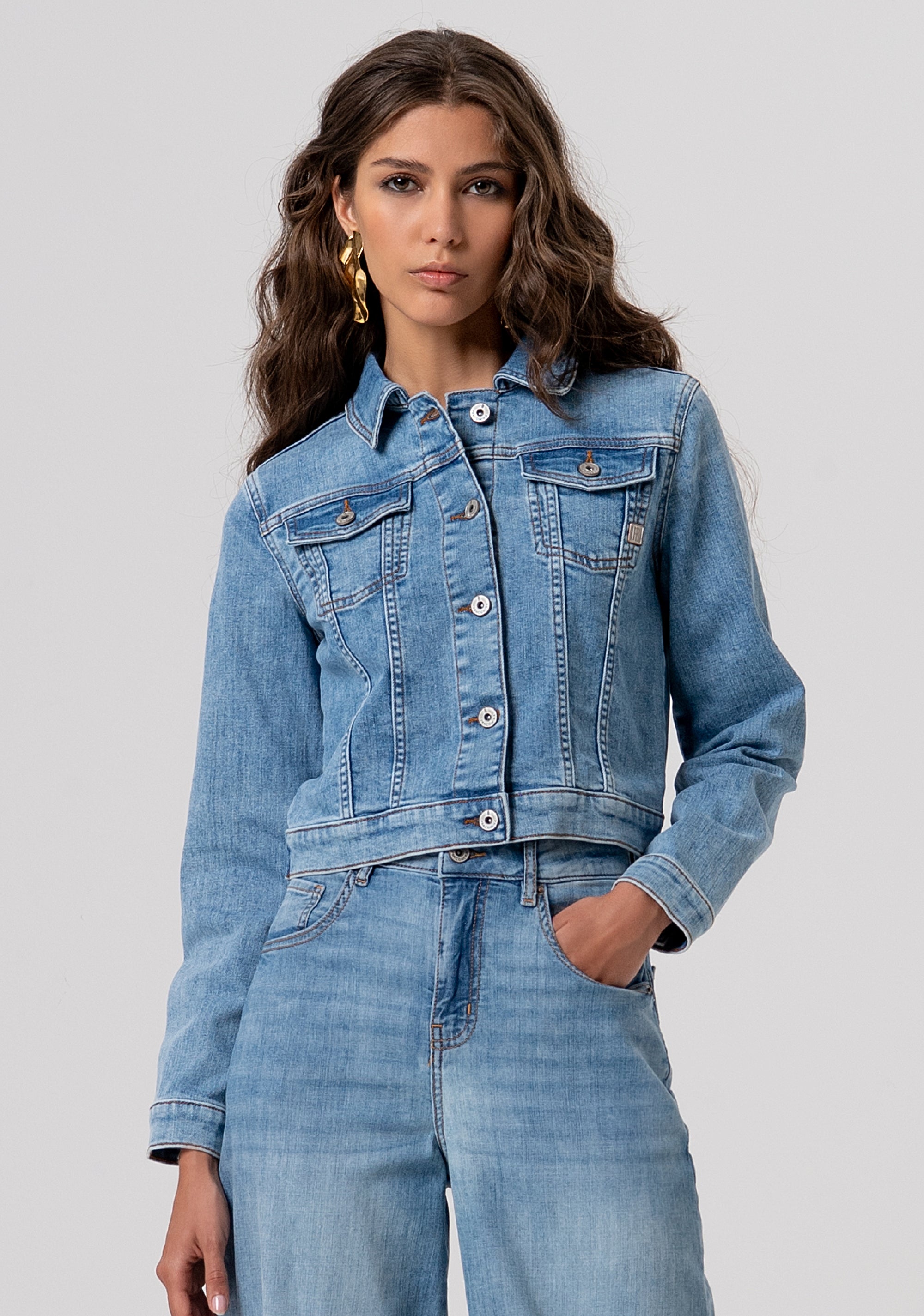 Giacca regular in denim con lavaggio chiaro FP26SJ4001D45003-062 Fracomina