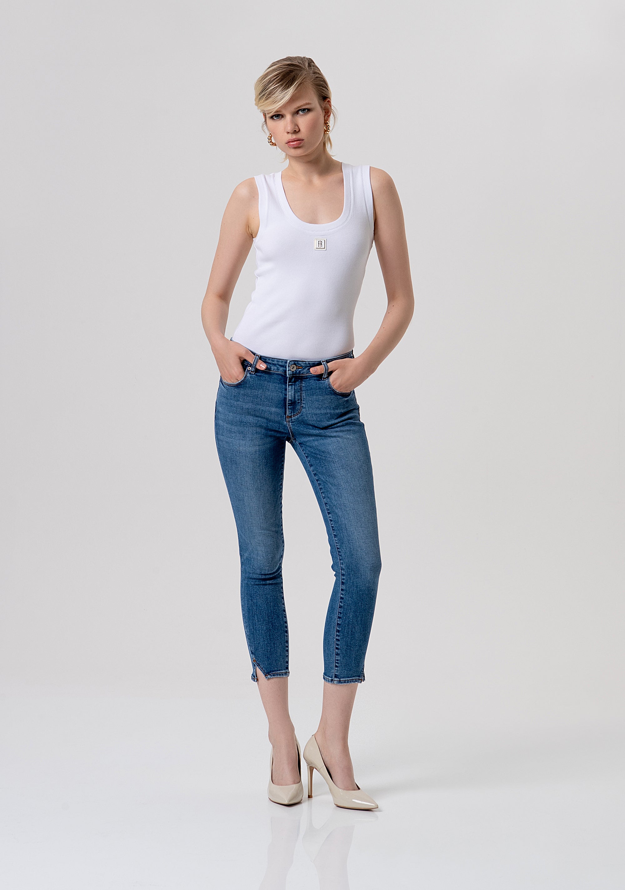 Jeans slim cropped effetto push up in denim con lavaggio medio FP26SV9002D46002-349 Fracomina