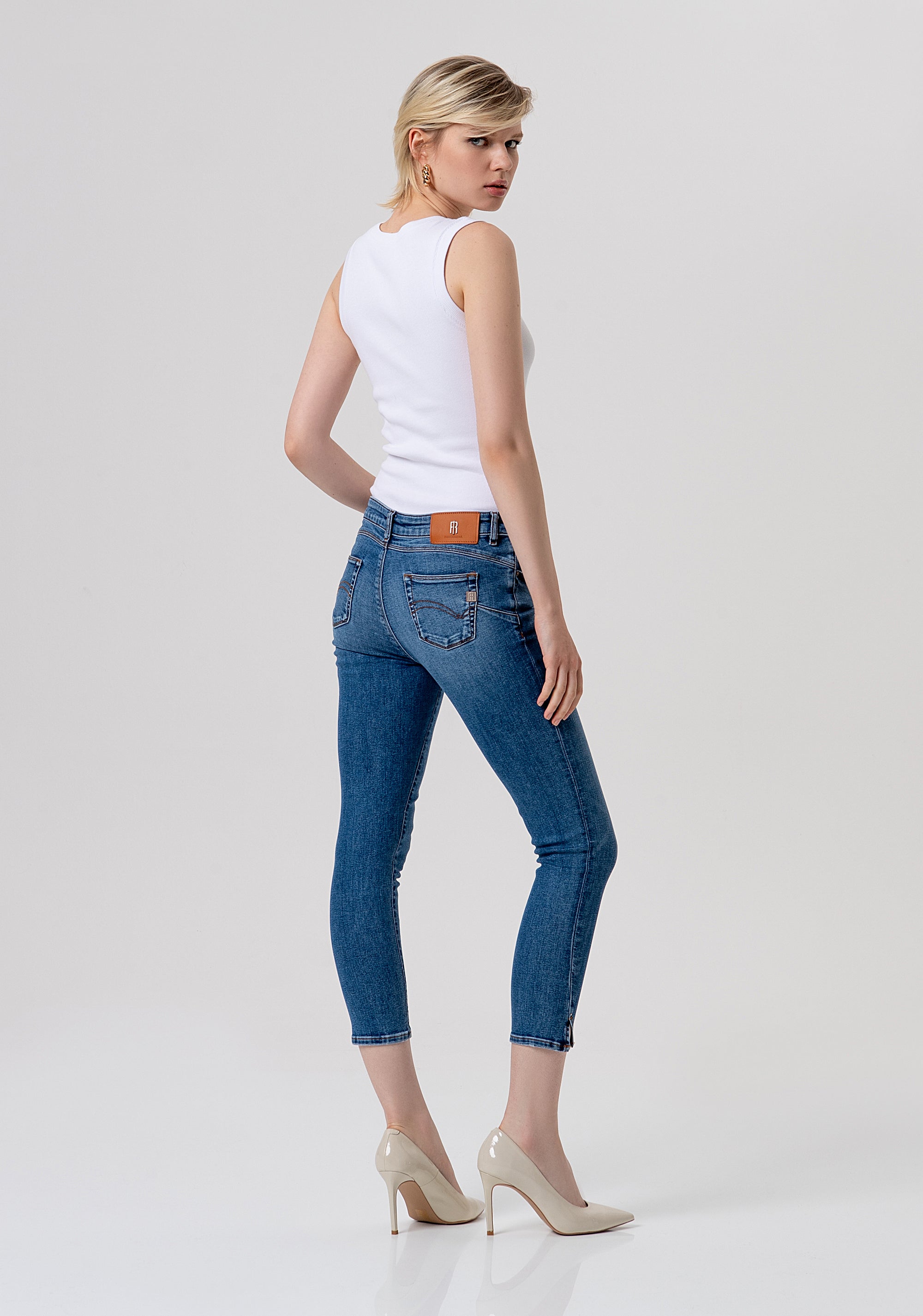 Jeans slim cropped effetto push up in denim con lavaggio medio FP26SV9002D46002-349 Fracomina