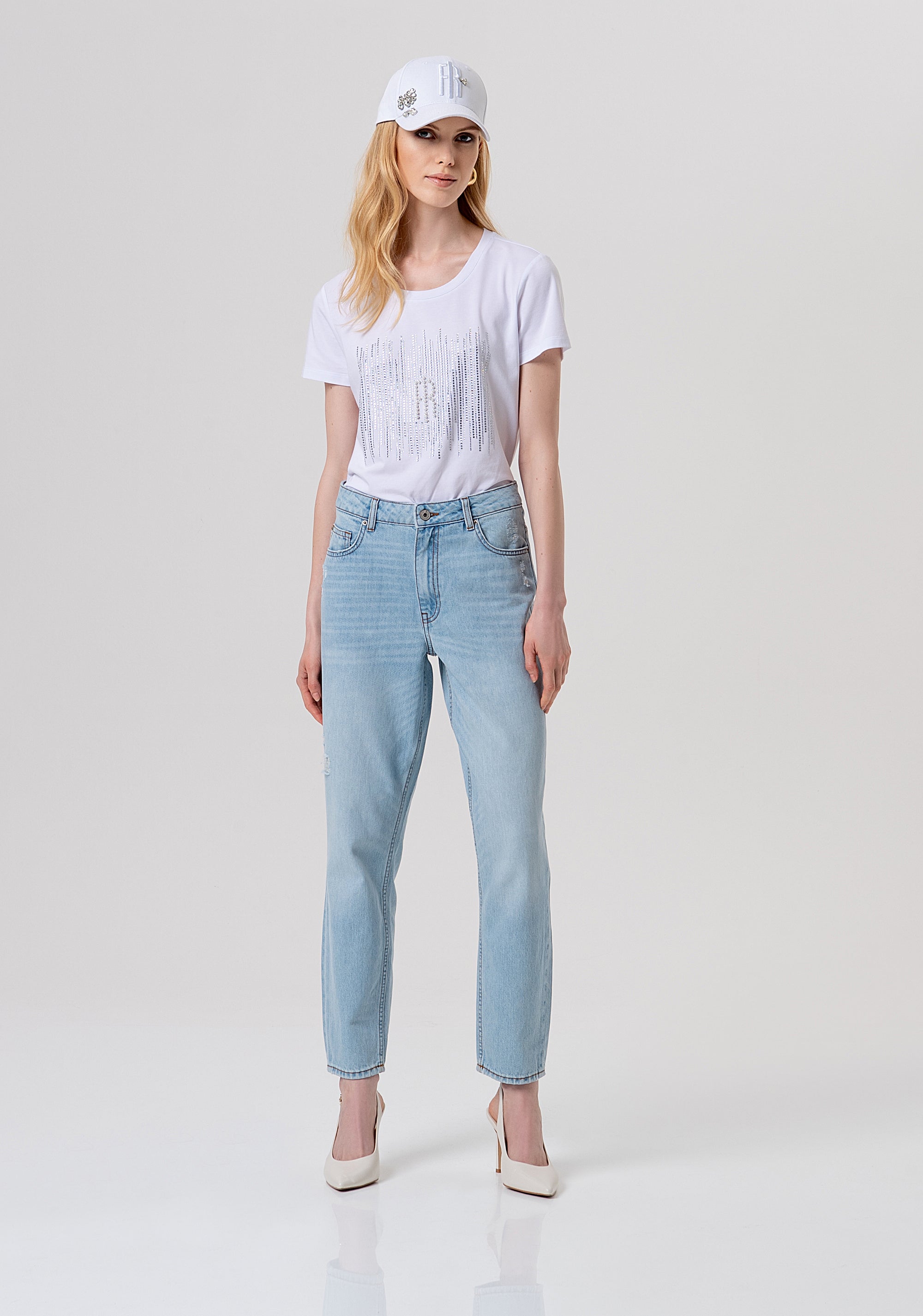 Jeans carrot mom fit in denim con lavaggio chiaro FP26SVD005D47103-062 Fracomina