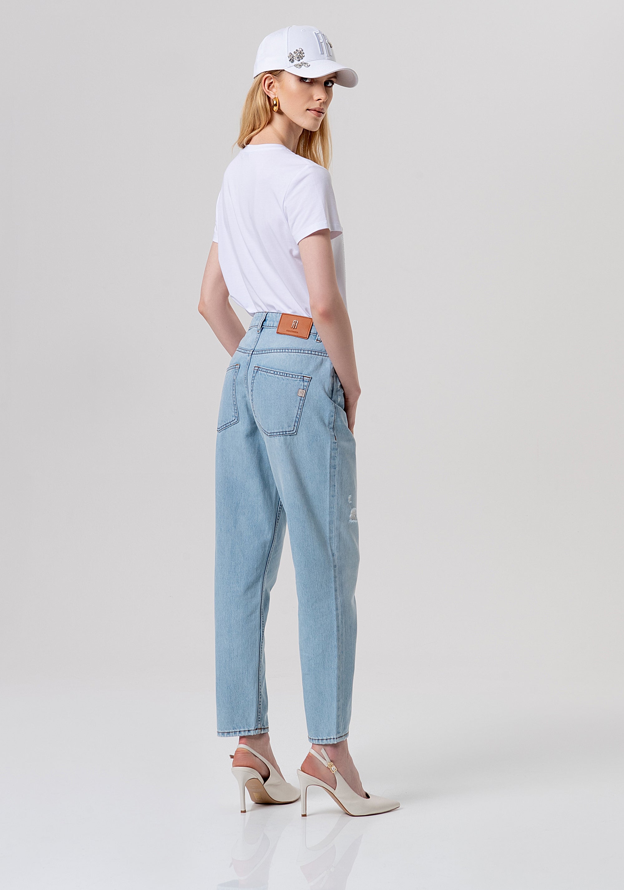 Jeans carrot mom fit in denim con lavaggio chiaro FP26SVD005D47103-062 Fracomina