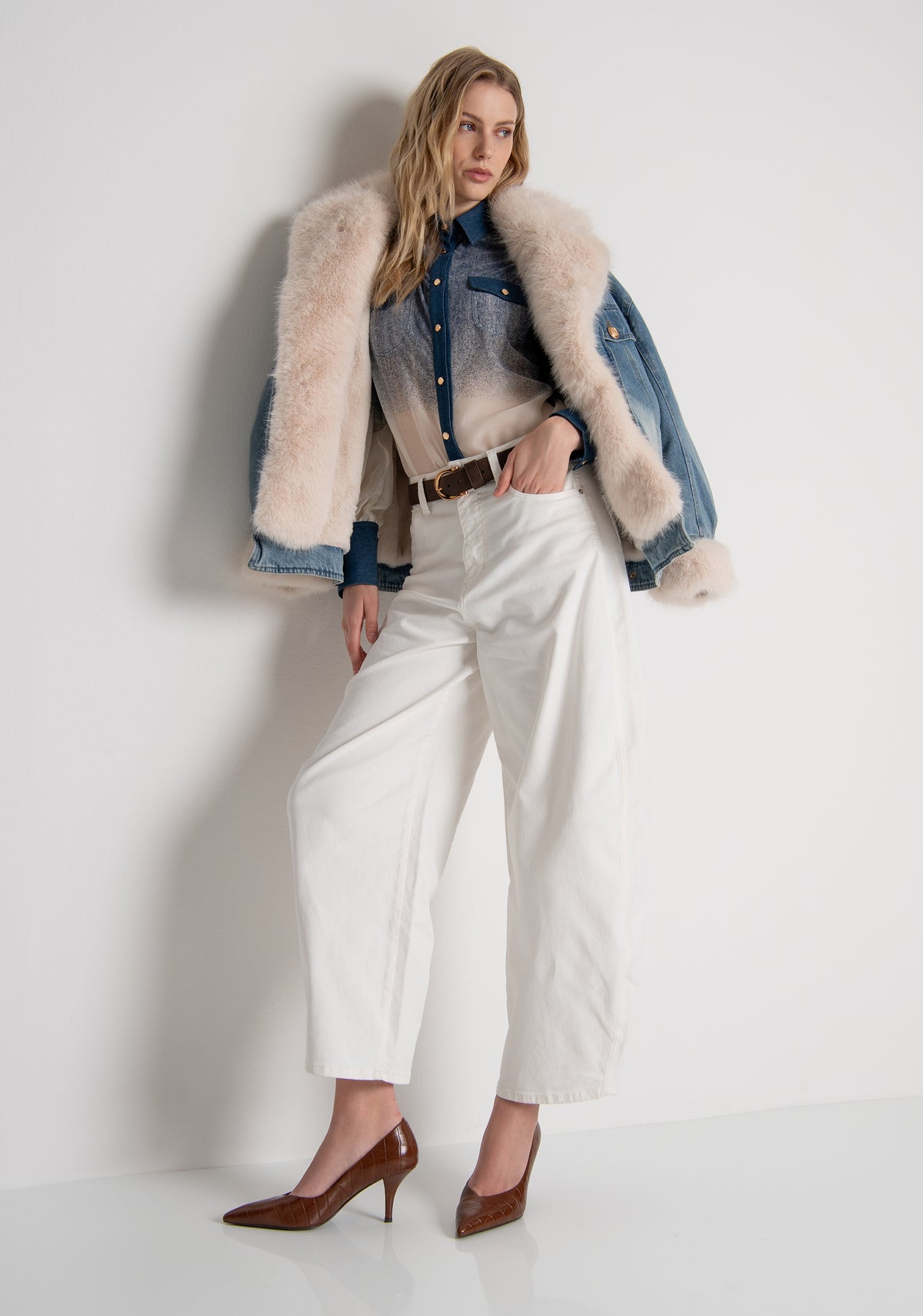 Giacca over in denim con lavaggio vintage e con finta pelliccia FP26WJ4002D40904 FRACOMINA