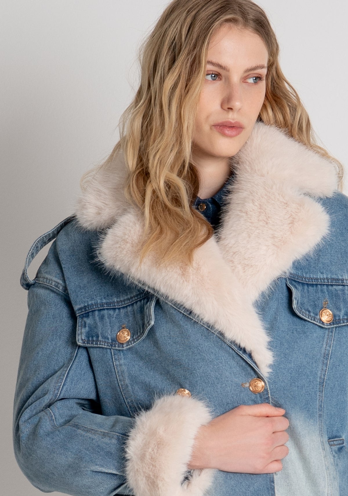 Giacca over in denim con lavaggio vintage e con finta pelliccia FP26WJ4002D40904 FRACOMINA