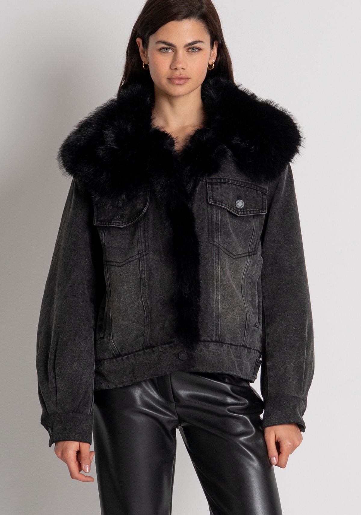 Giacca regular in denim black con lavaggio medio e con finta pelliccia FP26WJ4003D40993 FRACOMINA