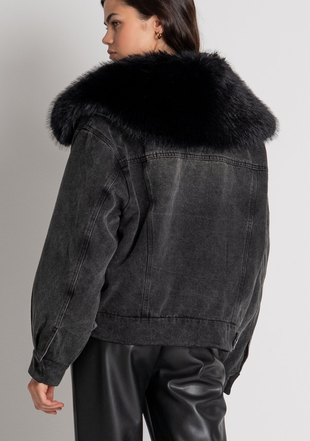 Giacca regular in denim black con lavaggio medio e con finta pelliccia FP26WJ4003D40993 FRACOMINA