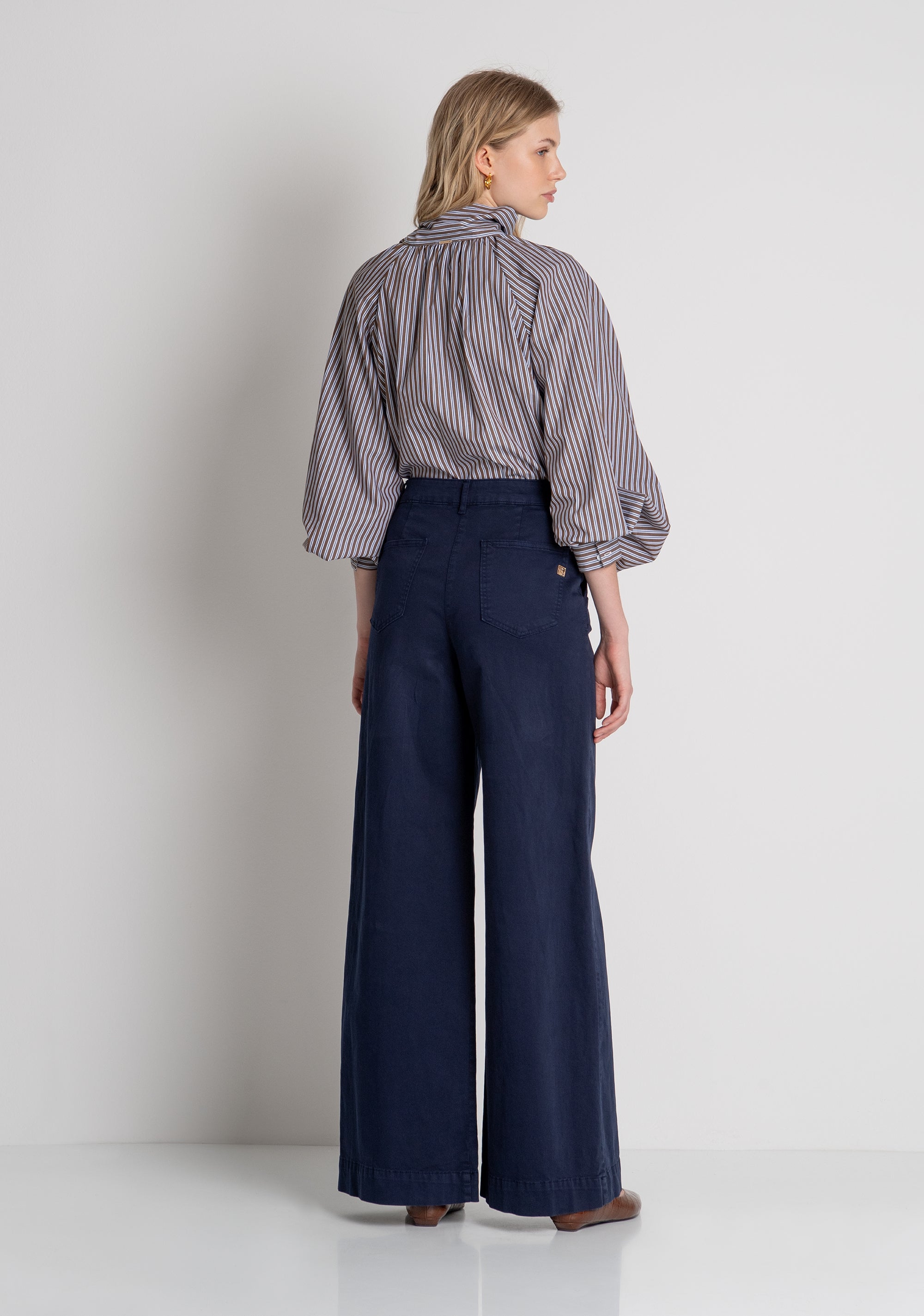 Pantalone wide leg modello chino in raso FRACOMINA — immagine 4 di 6
