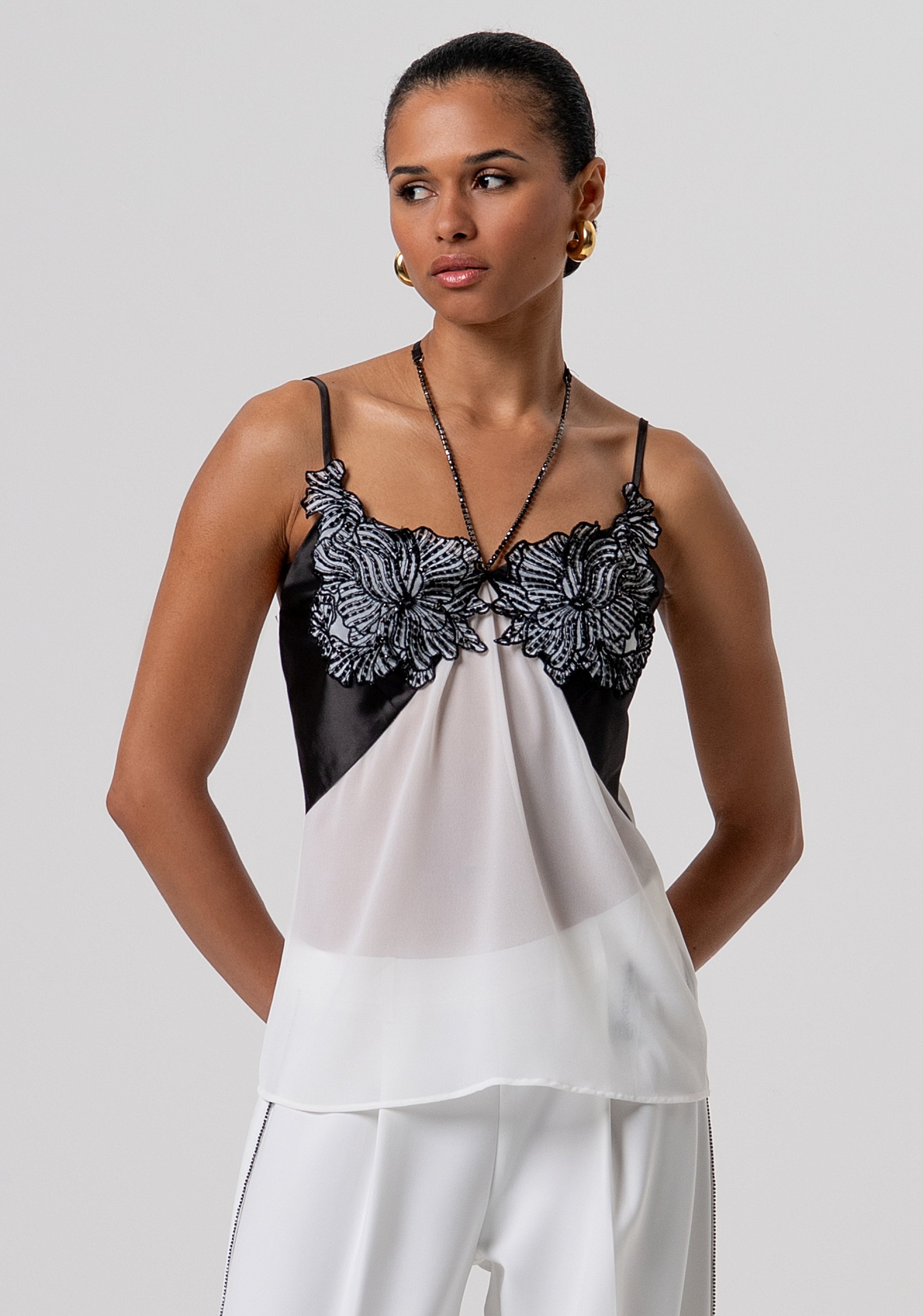 Top senza maniche con patch fiori e strass FQ26ST2001W412E5-324 Fracomina