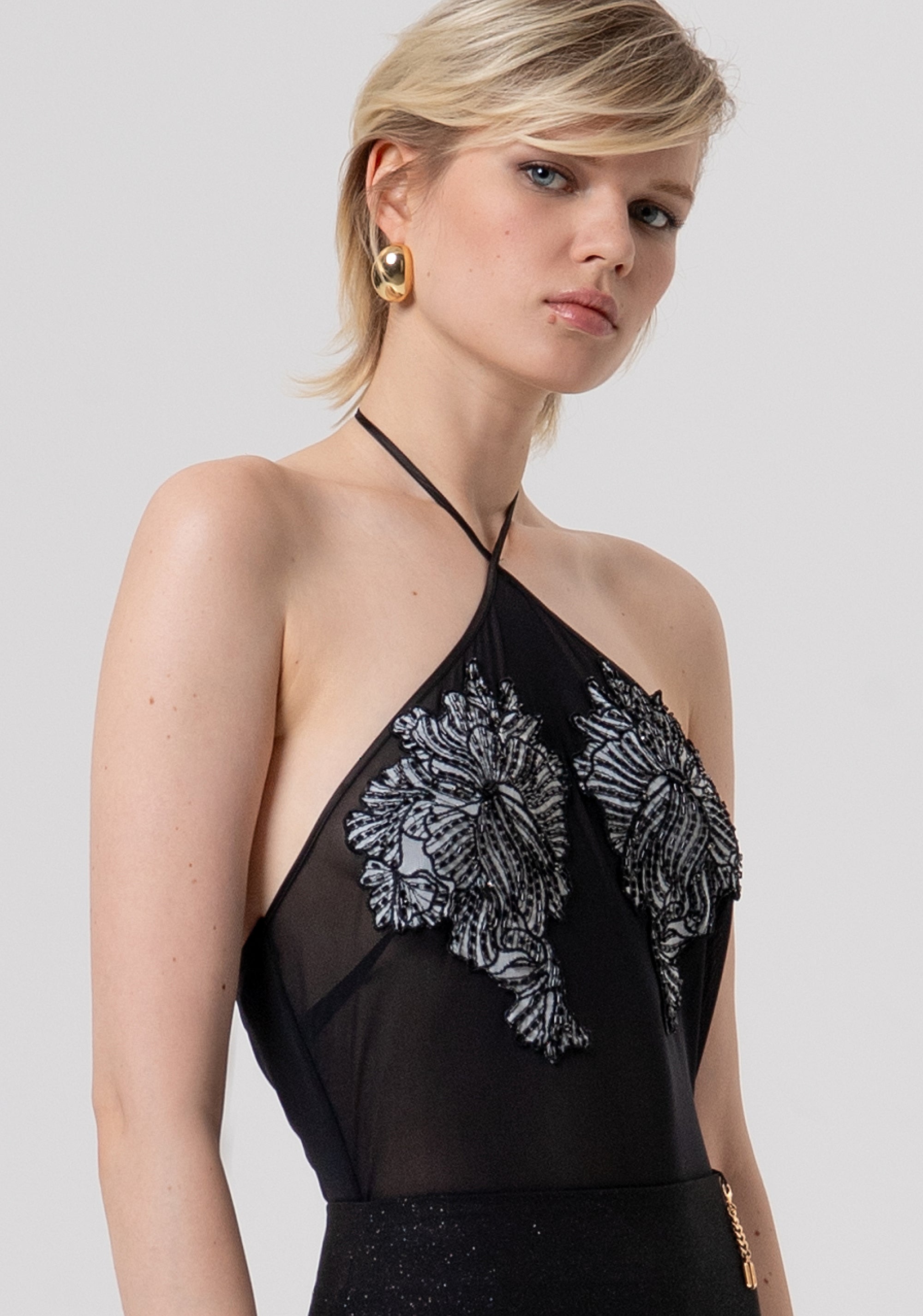 Body senza maniche in tulle con patch fiori e strass