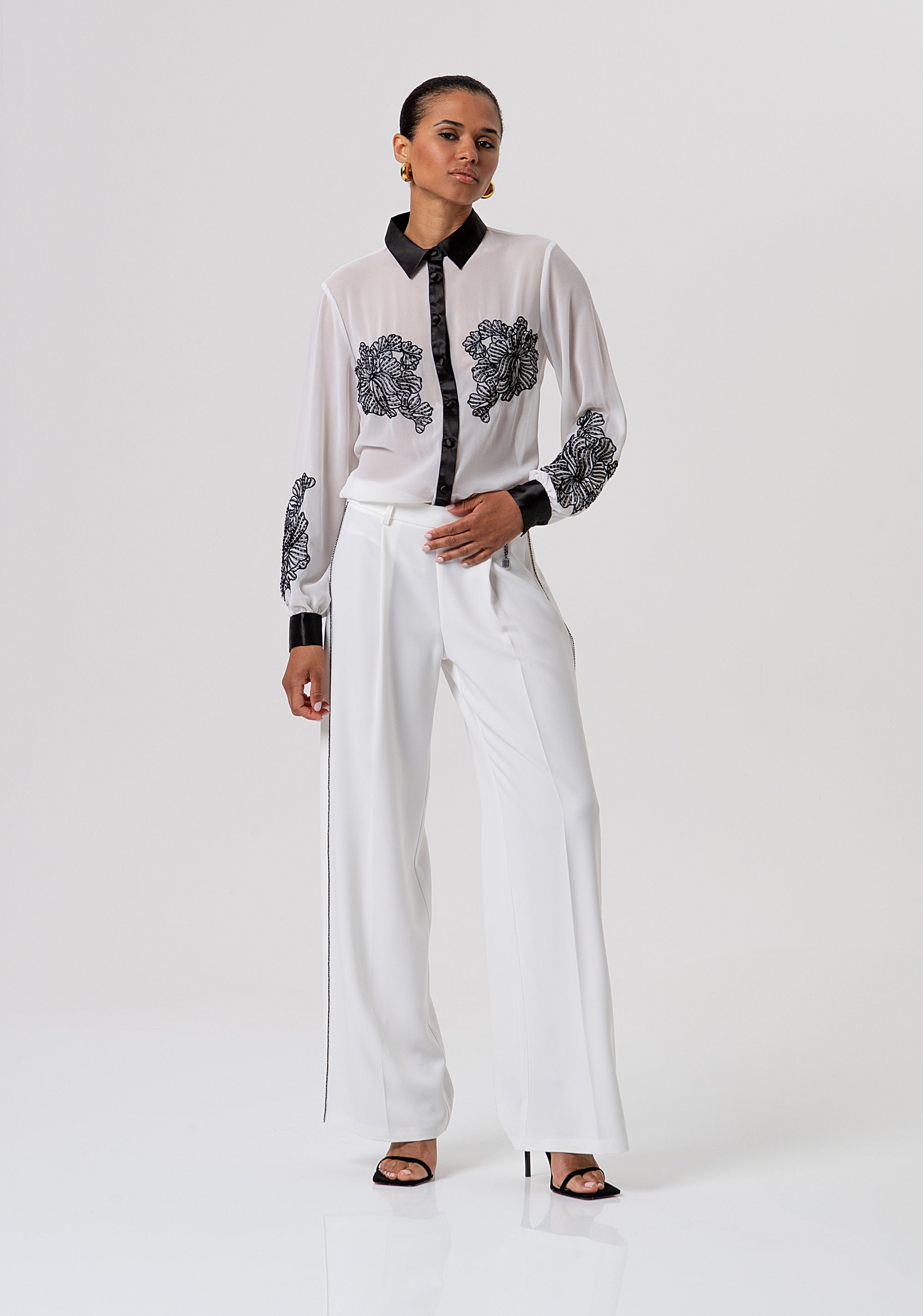 Camicia regular in georgette  con ricami floreali e strass FQ26ST6001W41201-324 Fracomina