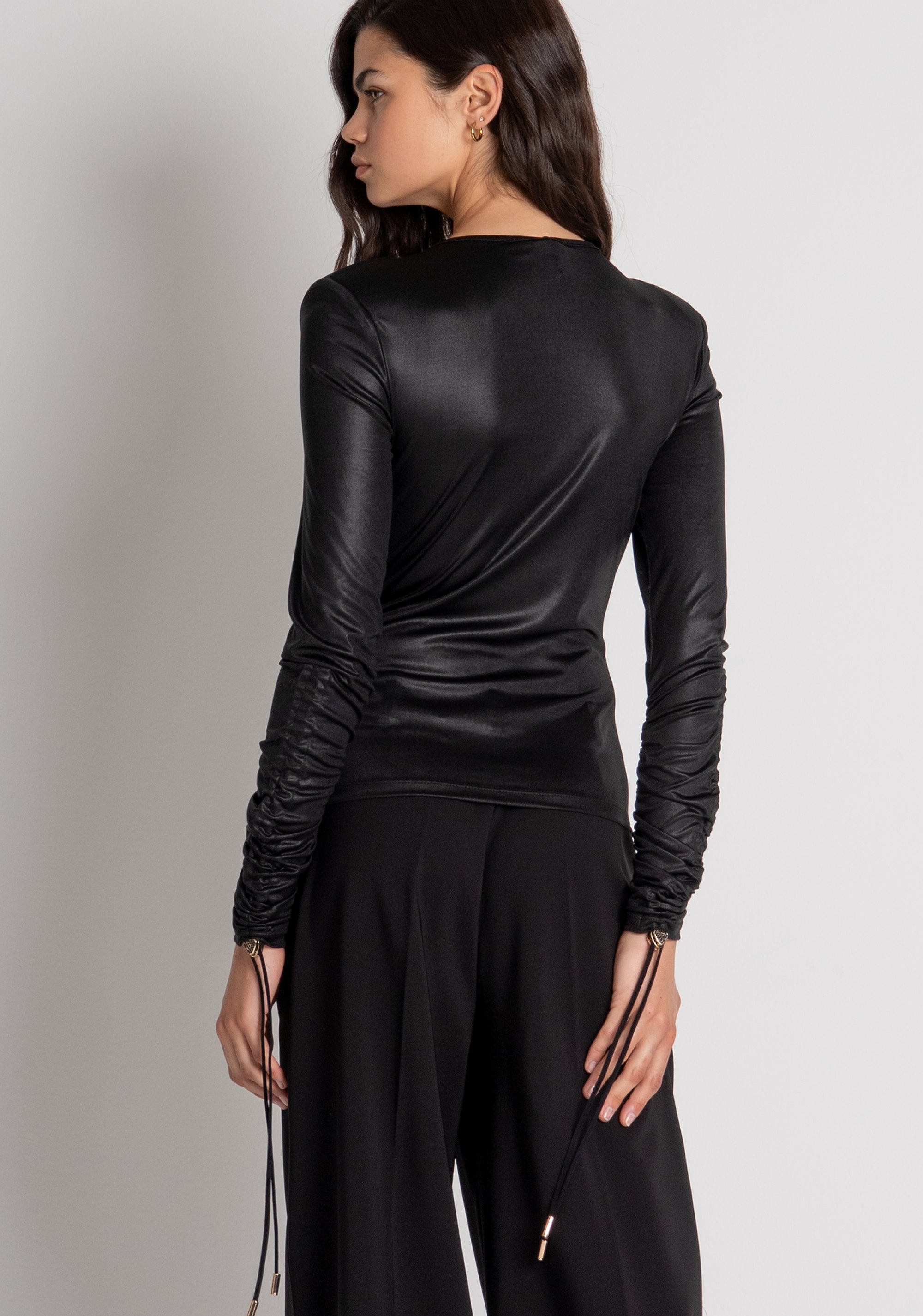 Blusa slim in tessuto finta pelle FRACOMINA — immagine 3 di 5