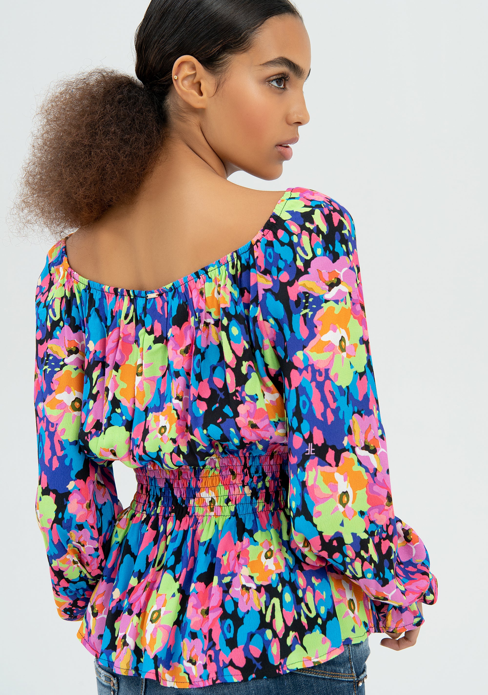 Blusa regular in fantasia floreale